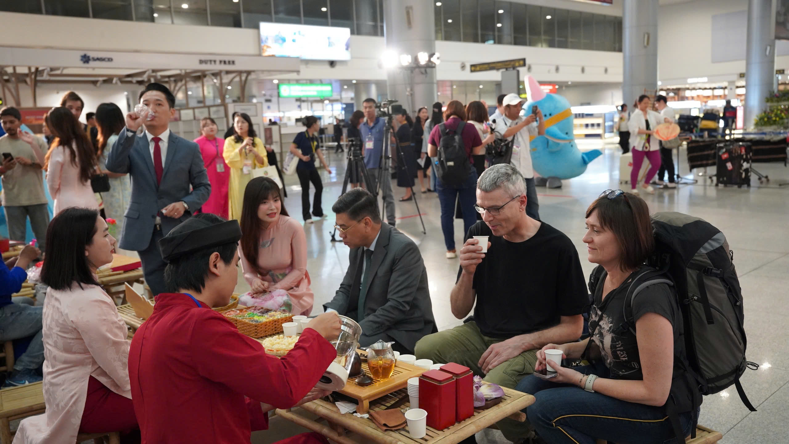 Doanh thu du lịch TPHCM đạt 2 . 632 Tỉ đồng nhờ lượng khách kỷ lục - Ảnh 2. Doanh thu du lịch TPHCM đạt 2 . 632 Tỉ đồng nhờ lượng khách kỷ lục - Ảnh 2.