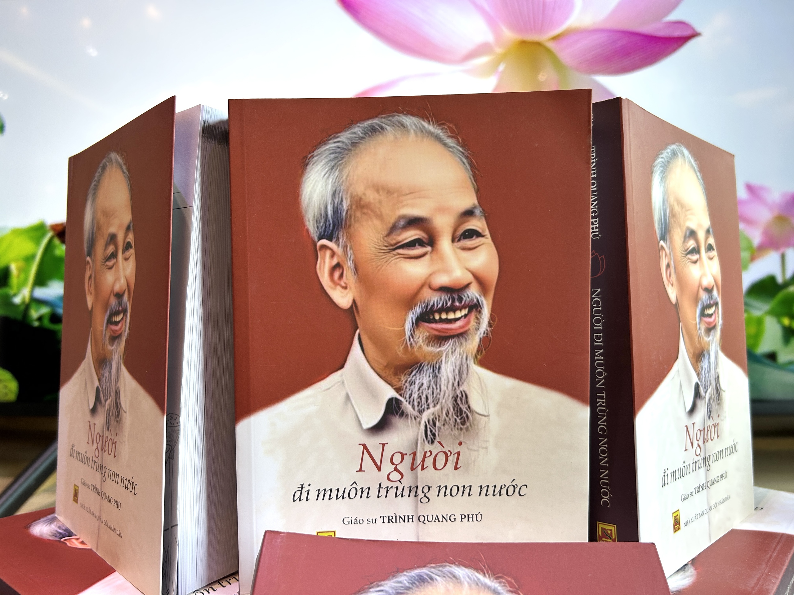  "Người đi muôn trùng non nước":  - Ảnh 2.
