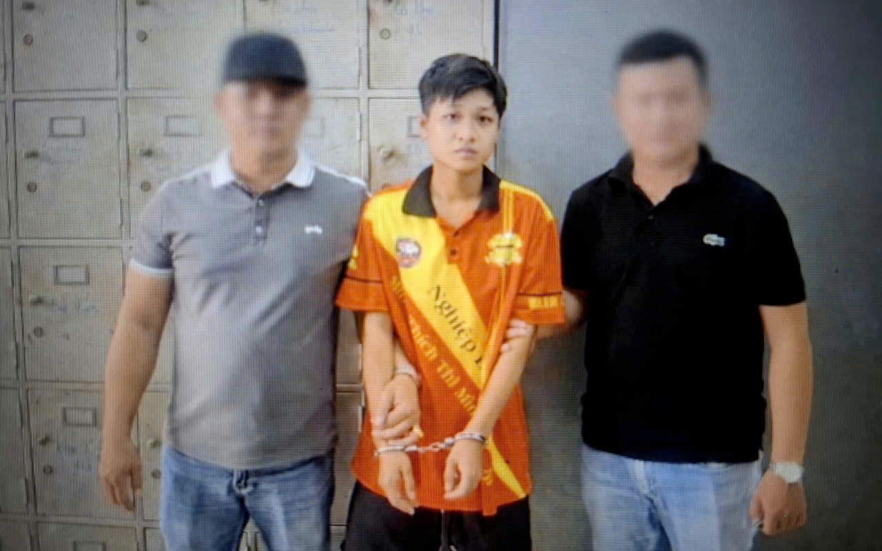 Hũ v&agrave;ng tiền tỉ &ldquo;bốc hơi&rdquo; trong nh&agrave;, kiểm tra ph&aacute;t hiện bị tr&aacute;o v&agrave;ng giả - Ảnh 2.