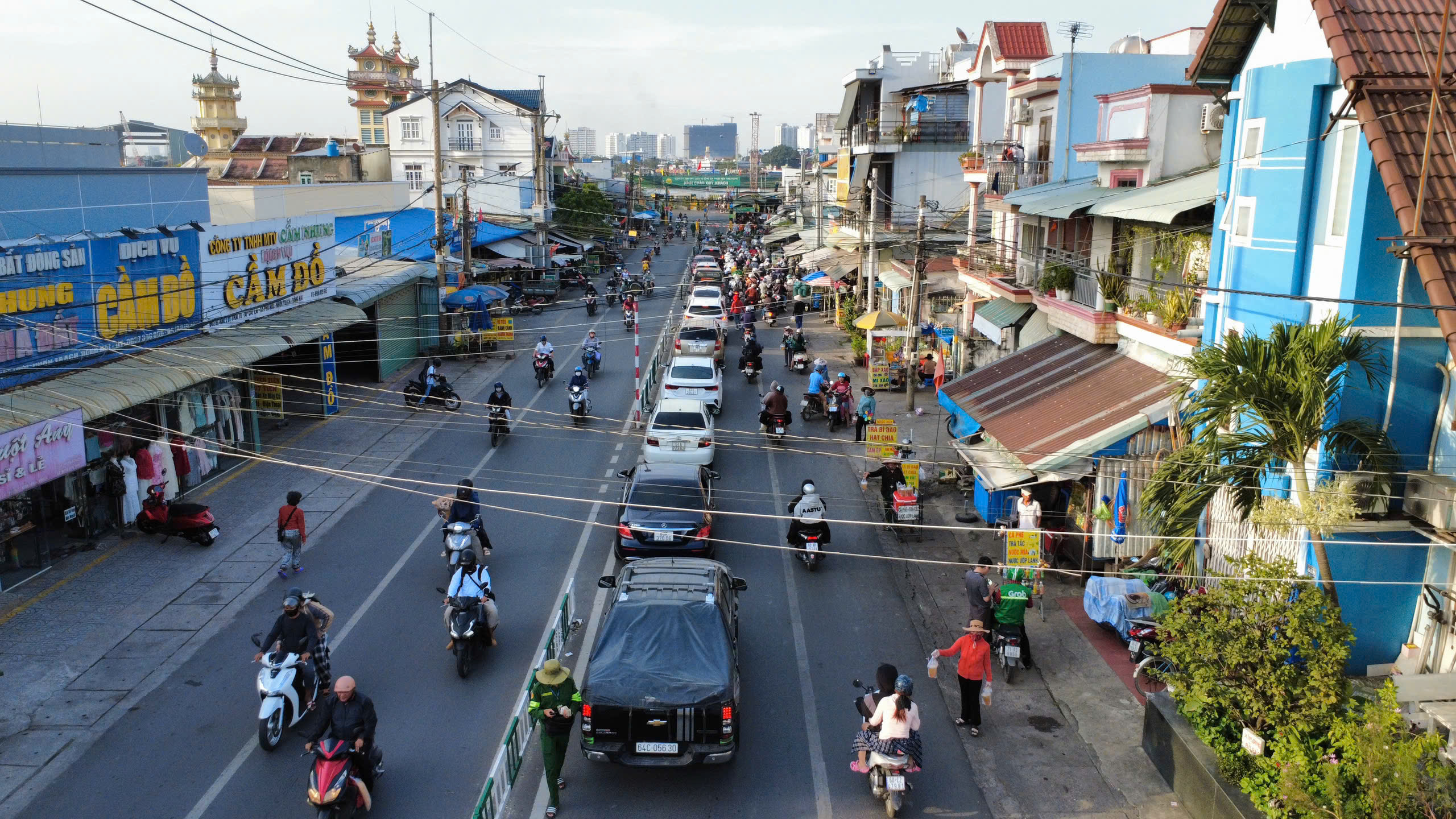Người dân ùn ùn trở lại TPHCM trong ngày 4-1 - Ảnh 5.