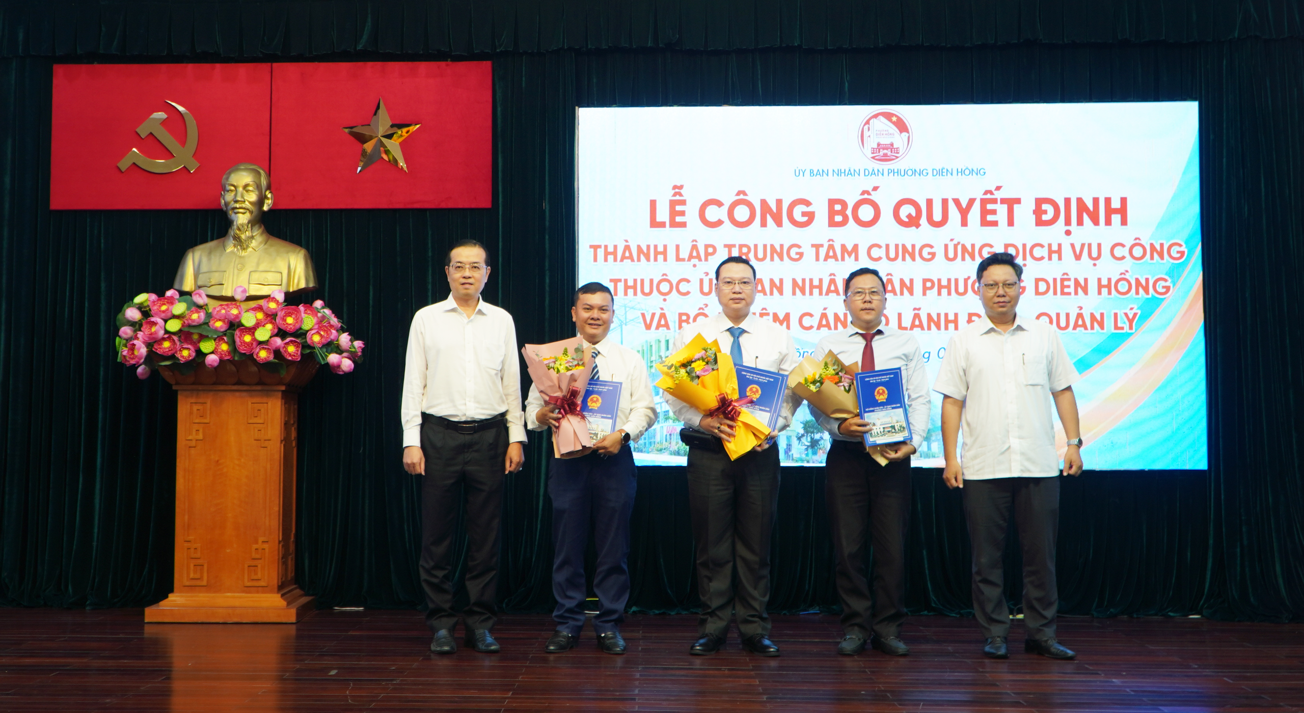 Phường Diên Hồng thành lập Trung tâm Cung ứng dịch vụ công, "nhiều việc cần làm ngay" - Ảnh 1.