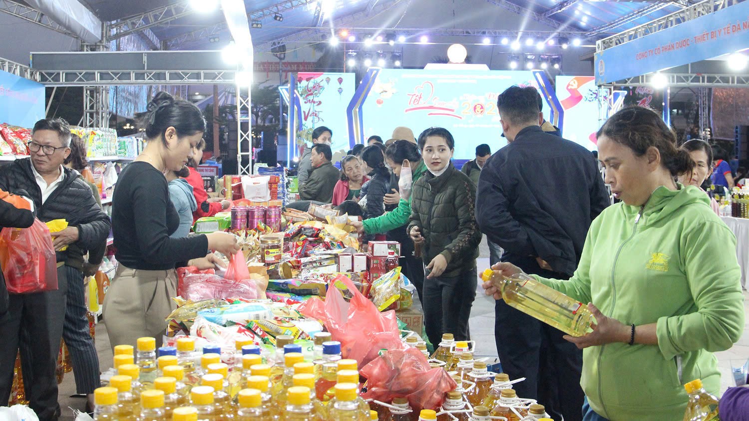 Chi hơn 6,5 tỉ đồng tổ chức 4 điểm Chợ Tết C&ocirc;ng đo&agrave;n cho người lao động - Ảnh 1.