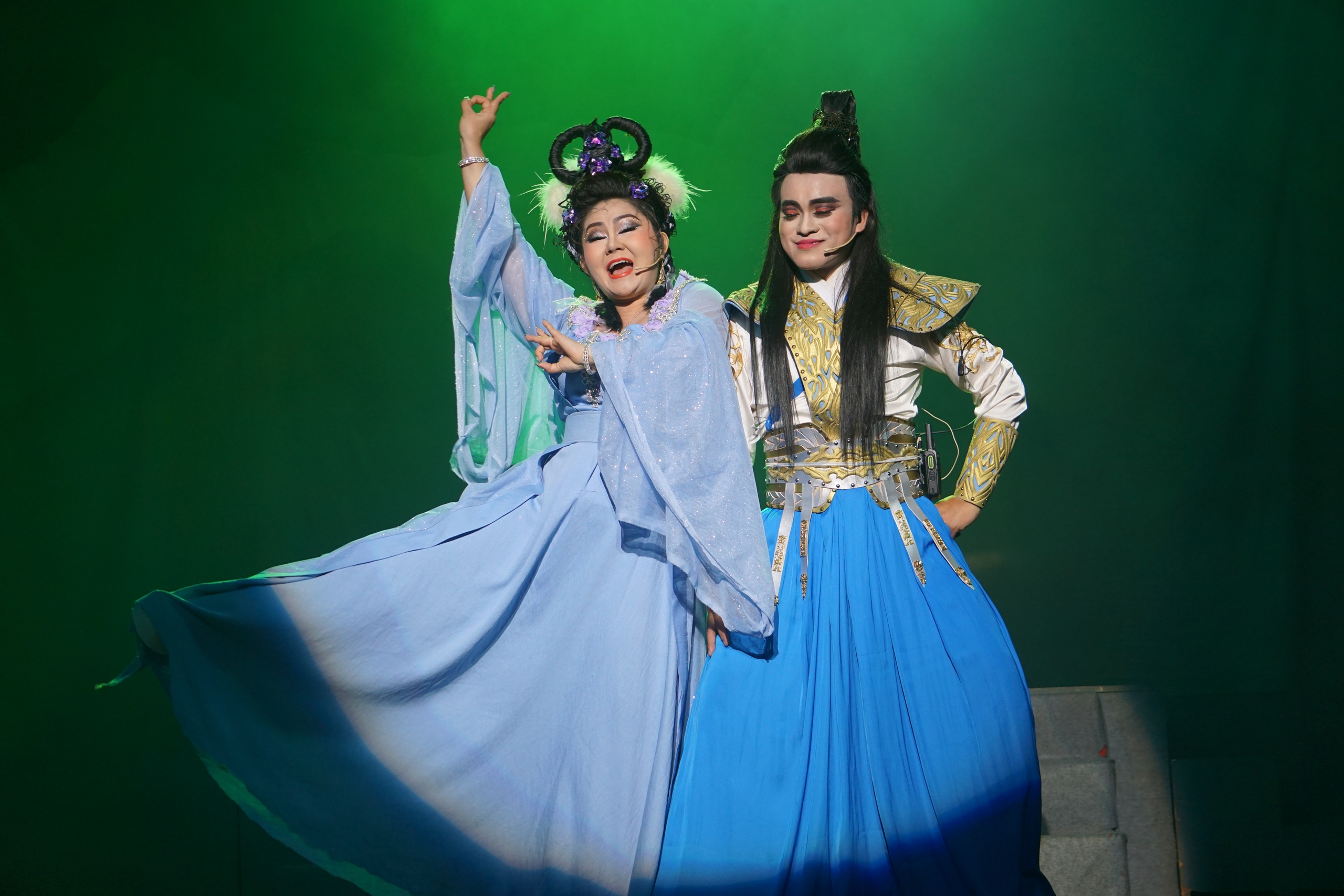 Sàn diễn cải lương căng tràn sức trẻ - Ảnh 1.