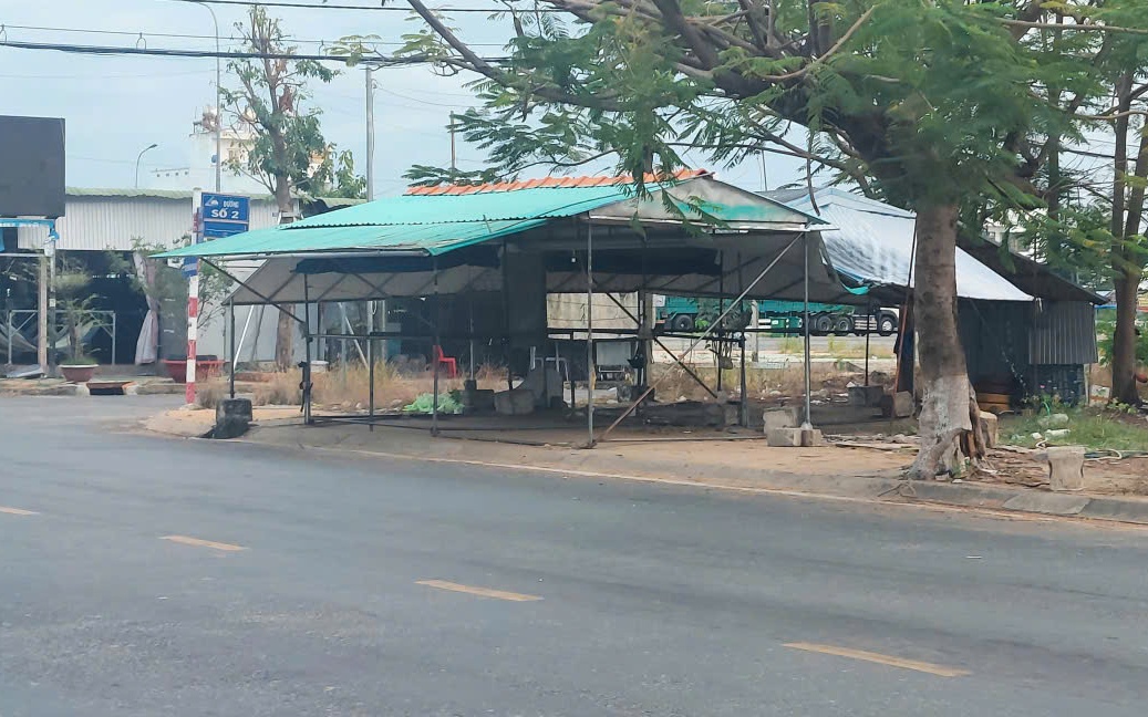 Chủ tịch UBND tỉnh An Giang thống nhất tạm dừng thu ph&iacute; ở N&uacute;i Sam - Ảnh 2.