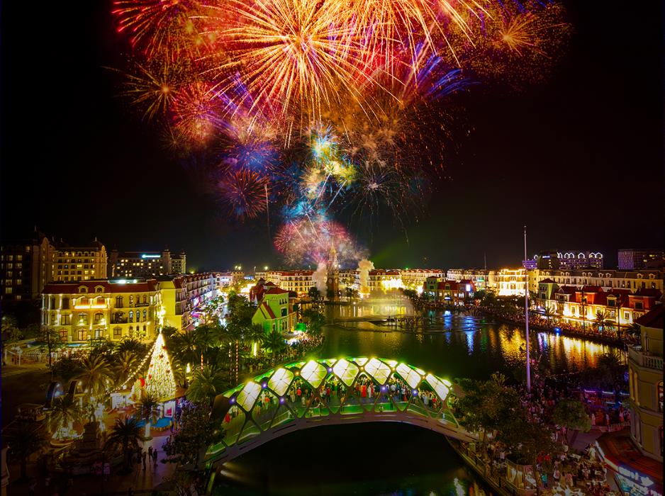 Hơn 1,5 triệu lượt khách “thắp lửa” đêm giao thừa 2026 tại chuỗi điểm đến Vingroup - Ảnh 4.