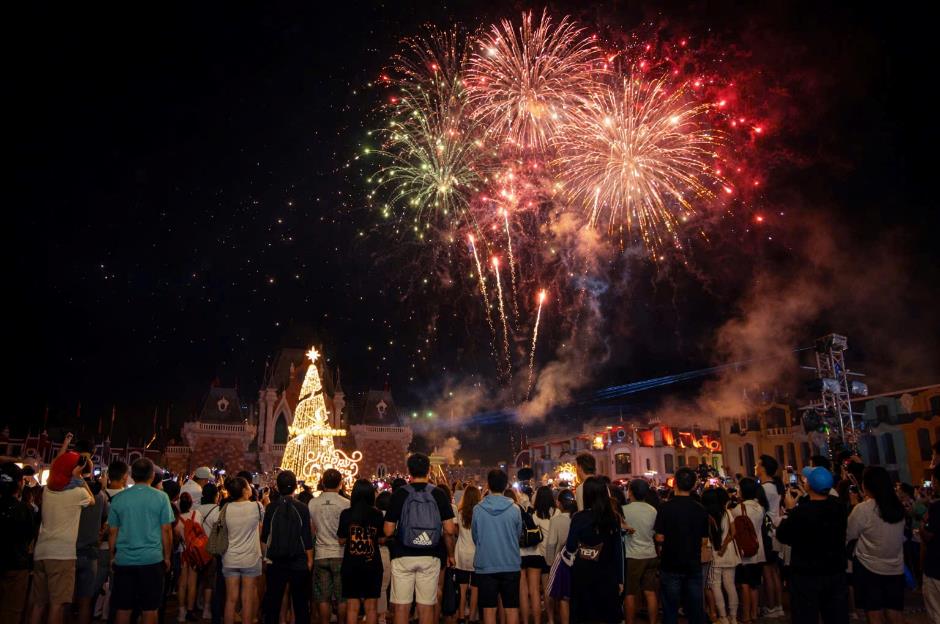 Hơn 1,5 triệu lượt khách “thắp lửa” đêm giao thừa 2026 tại chuỗi điểm đến Vingroup - Ảnh 5.
