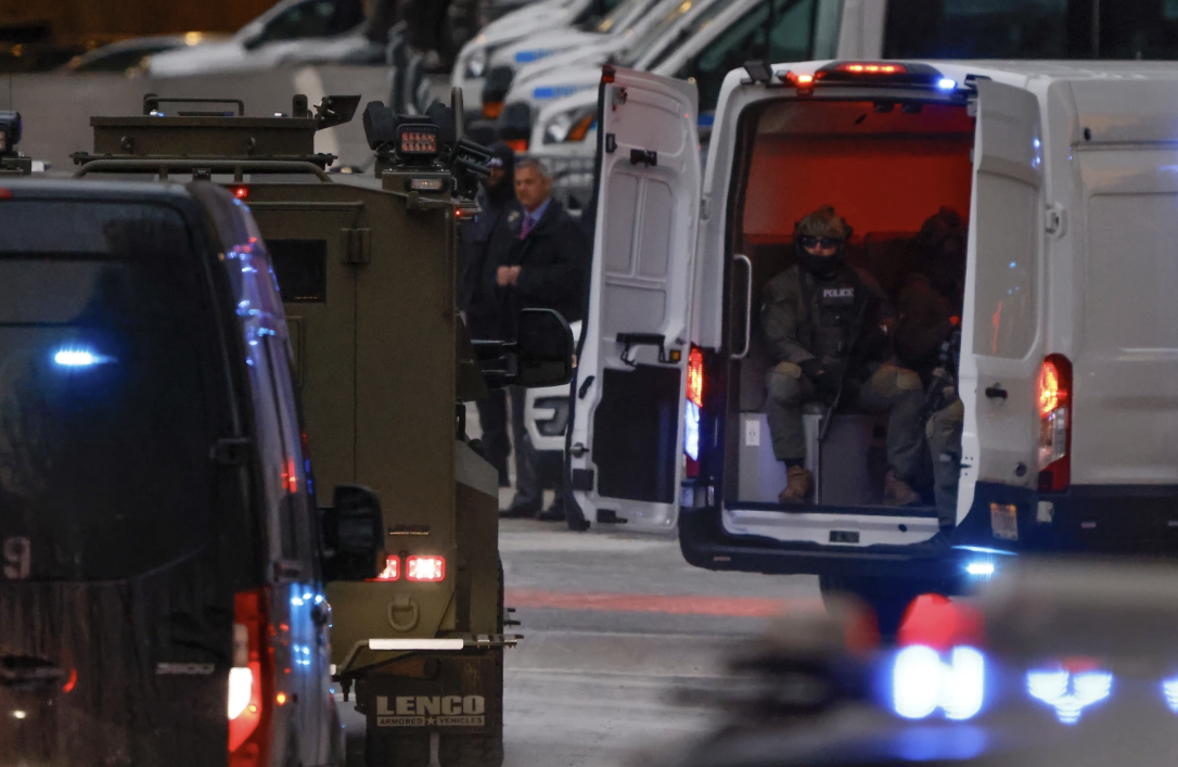 Tổng thống Venezuela bị đưa đến t&ograve;a &aacute;n ở New York - Ảnh 4.