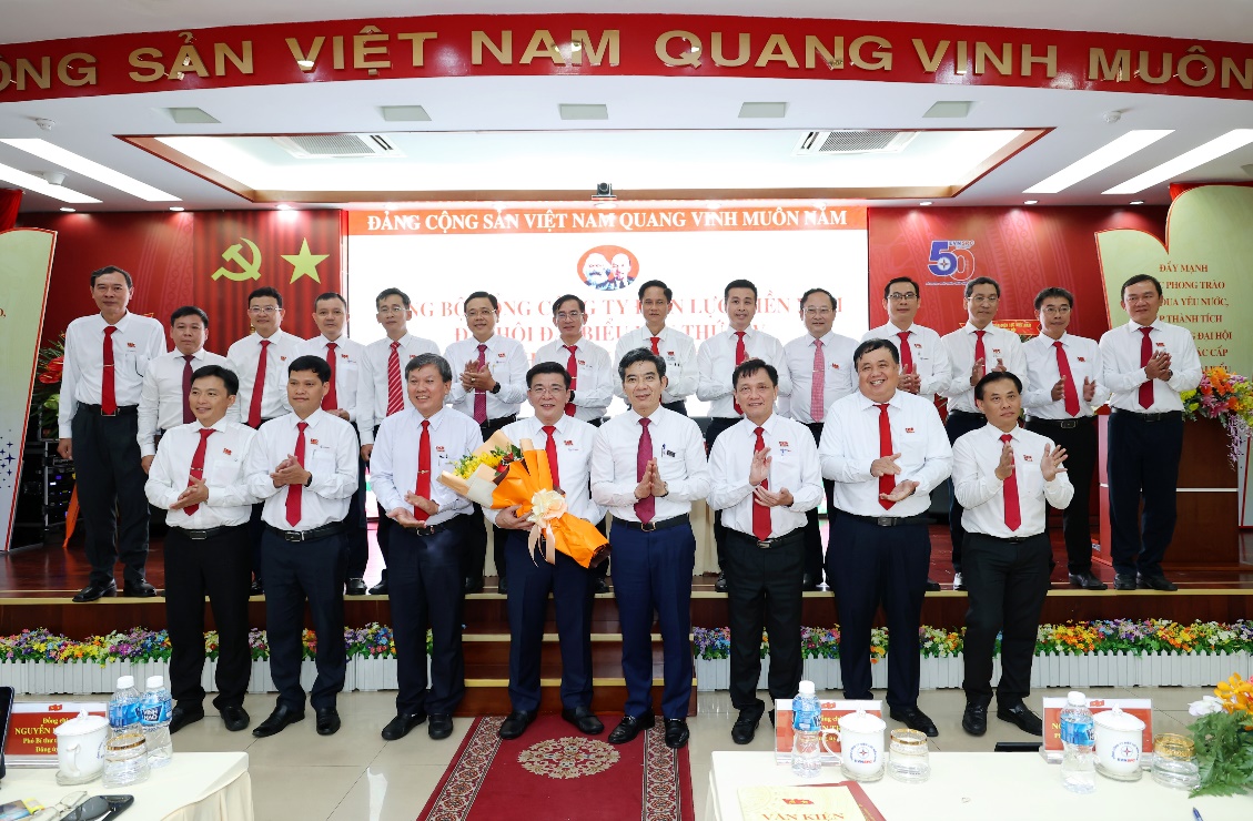 10 dấu ấn nổi bật của EVNSPC trong năm 2025 - Ảnh 1.