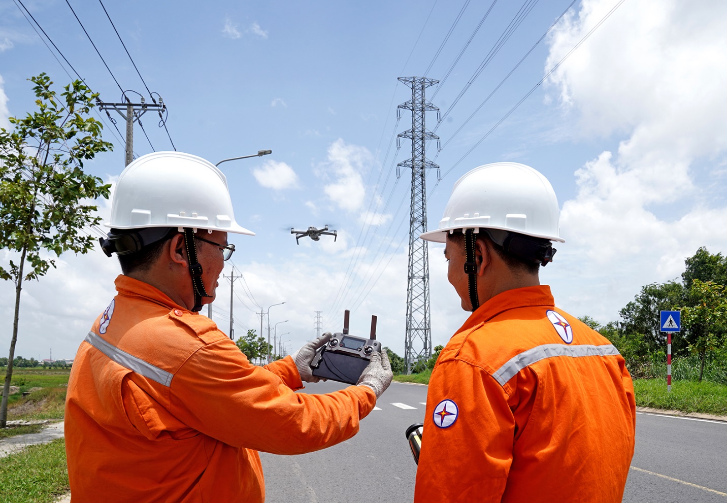 10 dấu ấn nổi bật của EVNSPC trong năm 2025 - Ảnh 11.