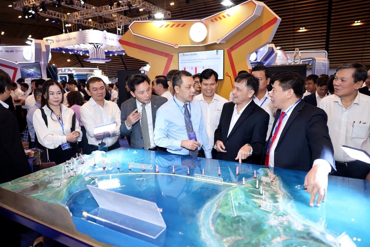10 dấu ấn nổi bật của EVNSPC trong năm 2025 - Ảnh 10.