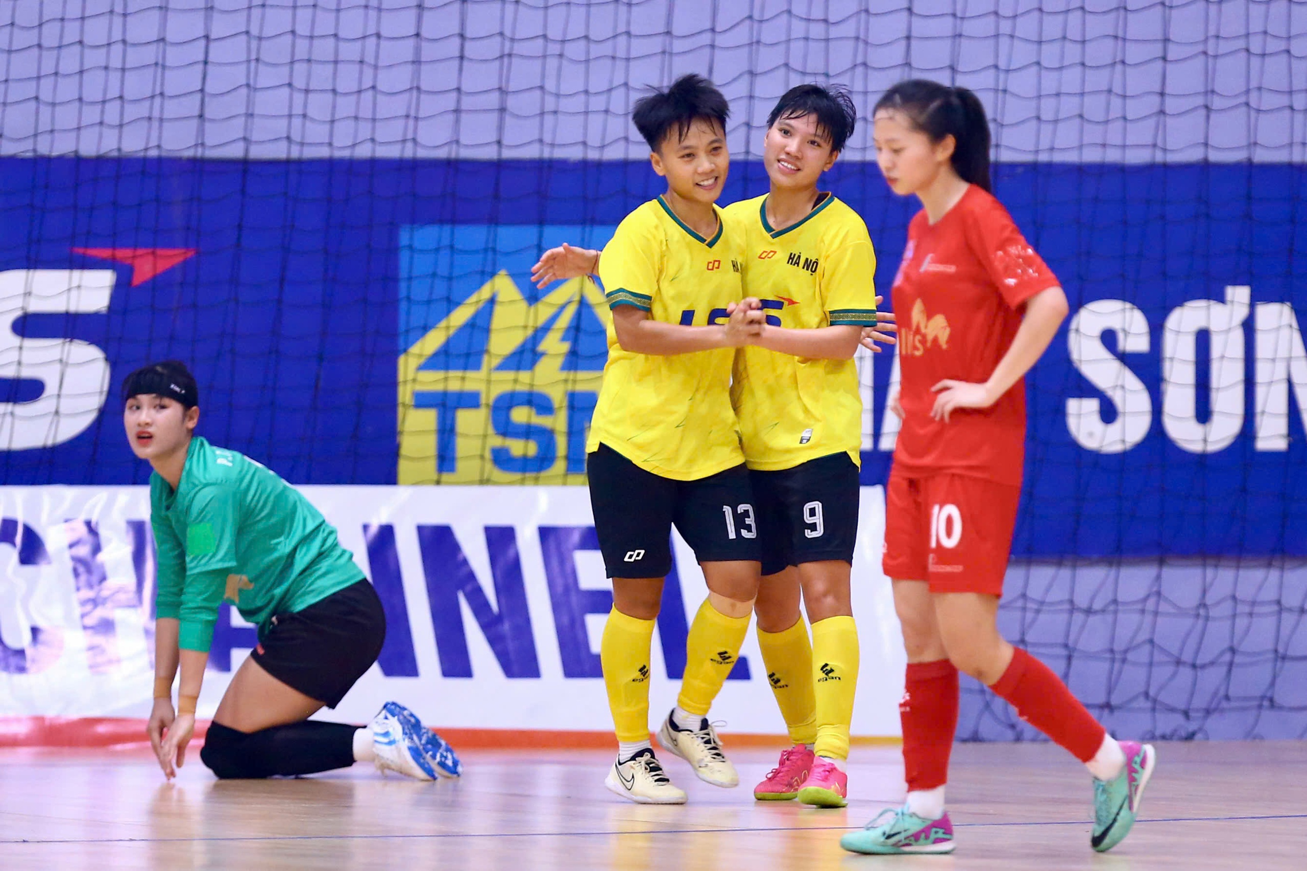 Hà Nội thắng kịch tính, Thái Sơn Nam TP HCM vô địch sớm 1 vòng - Ảnh 1.