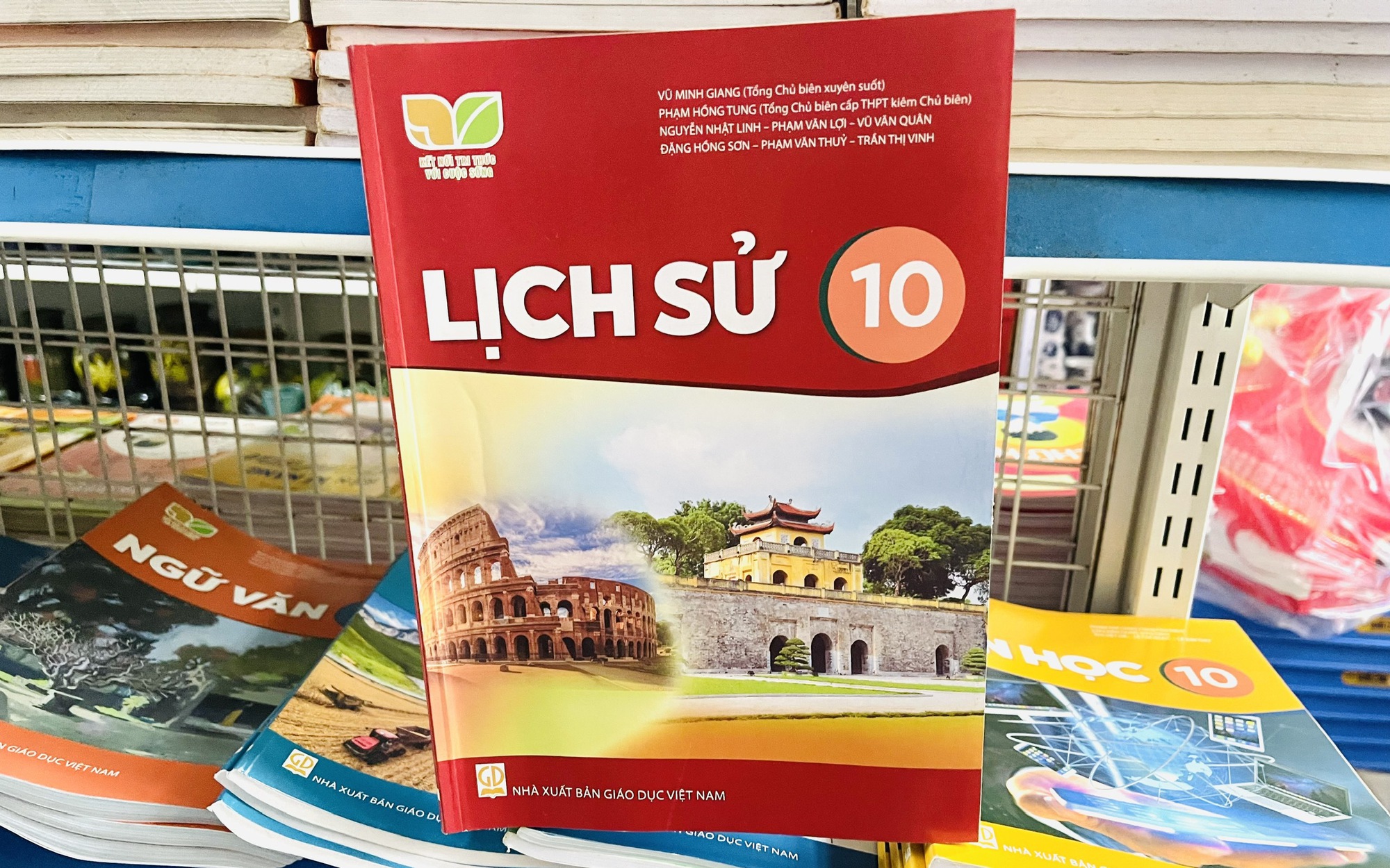 S&aacute;ch gi&aacute;o khoa Ngữ văn v&agrave; AI - Ảnh 3.
