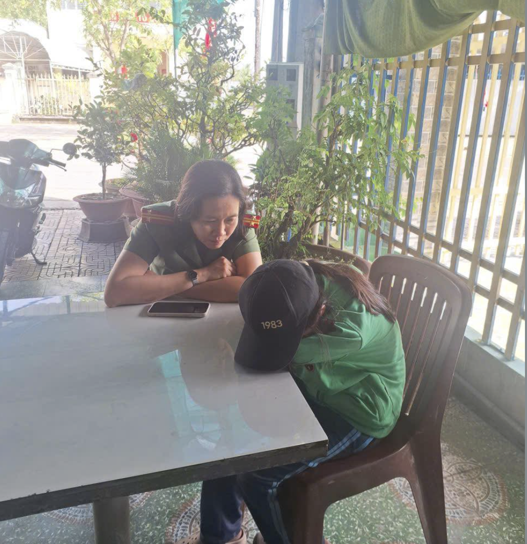 Công an Cần Thơ ngăn chặn bé gái 13 tuổi có ý định nhảy cầu tự tử - Ảnh 1.