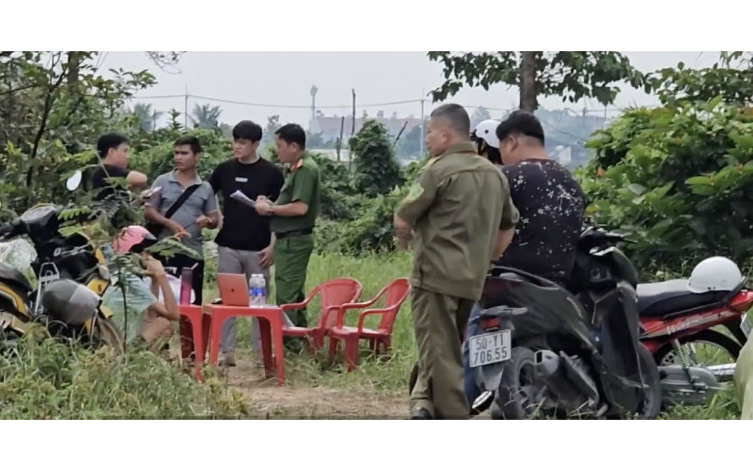 Một phụ nữ ở TPHCM sập bẫy khi đầu tư v&agrave;ng - Ảnh 2.