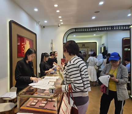 Thị trường vàng TP HCM đón làn gió mới - Ảnh 1.