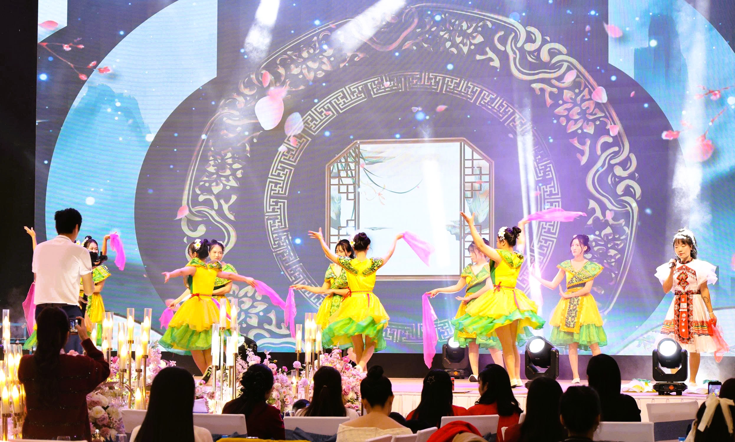 Một công ty chi 5 tỉ đồng, chọn nhà hàng "VIP" tổ chức tất niên cho 13.000 công nhân - Ảnh 3.