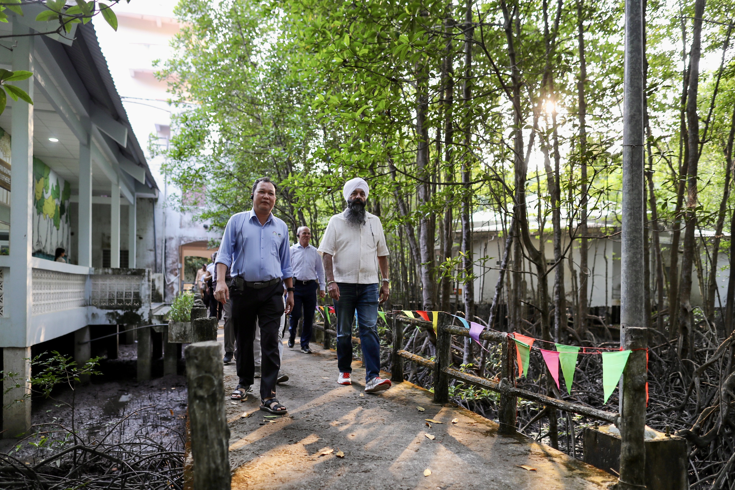 VIDEO: Bộ trưởng Phát triển quốc tế Canada thăm khu dự trữ sinh quyển rừng ngập mặn Cần Giờ - Ảnh 4.
