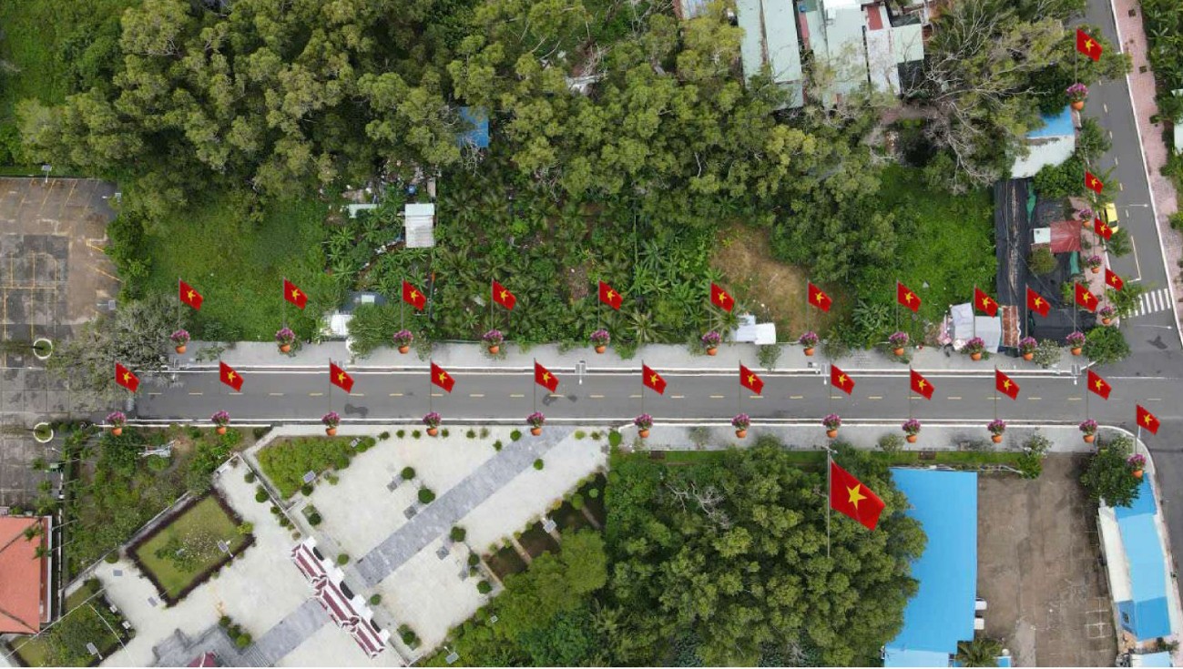 UBND TPHCM có chỉ đạo về công trình "Đường cờ Tổ quốc - Đường hoa Côn Đảo" của Báo Người Lao Động - Ảnh 2.