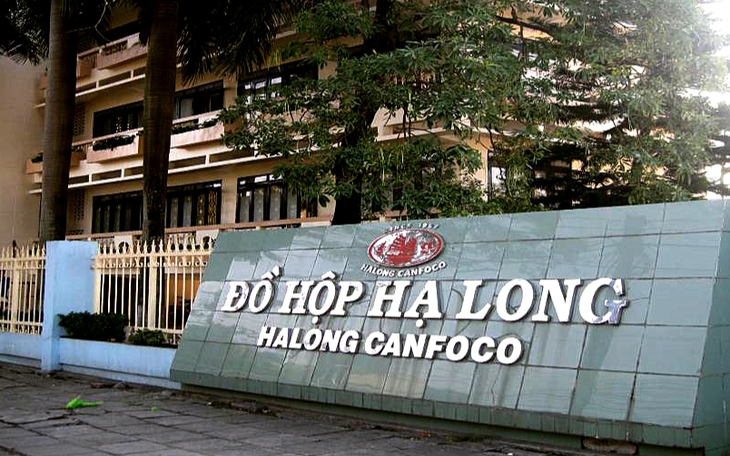 Vụ 120 tấn thịt heo bệnh: Người ti&ecirc;u d&ugrave;ng lo lắng, thẳng tay n&eacute;m pate cột đ&egrave;n Hải Ph&ograve;ng v&agrave;o sọt r&aacute;c  - Ảnh 1.