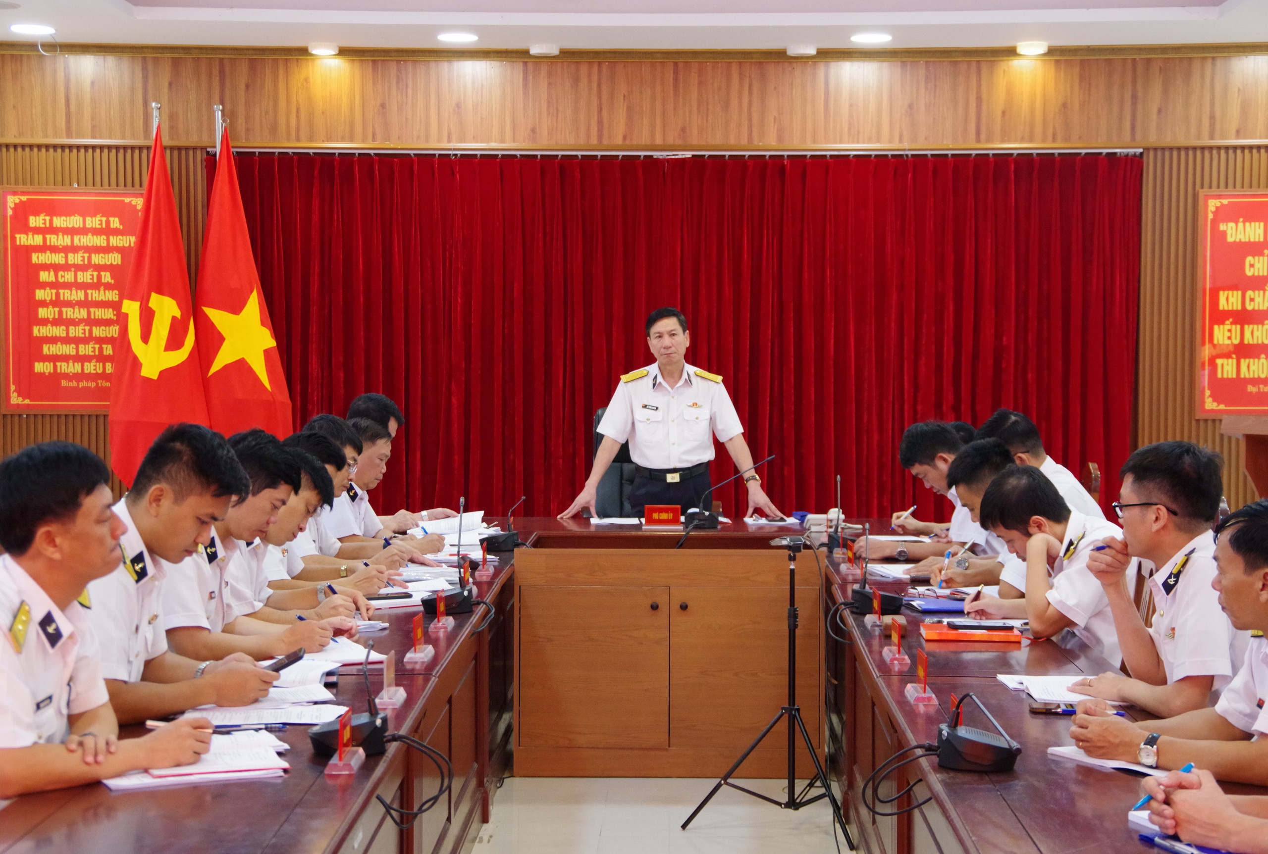 Vùng 2 Hải quân chủ động phương án bầu cử cho lực lượng làm nhiệm vụ trên biển - Ảnh 1.