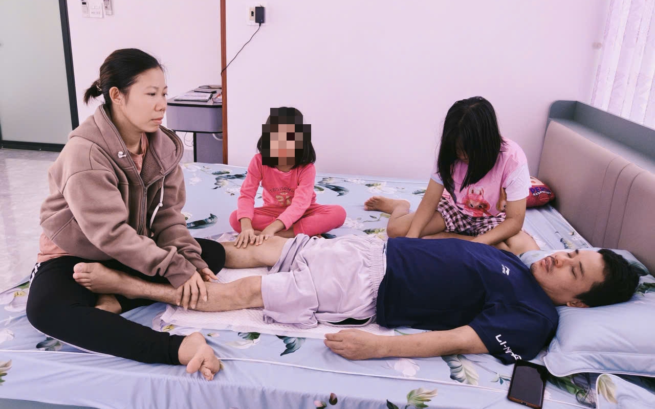 Bắt tạm giam 2 đối tượng cố &yacute; g&acirc;y thương t&iacute;ch khiến nạn nh&acirc;n liệt giường - Ảnh 3.