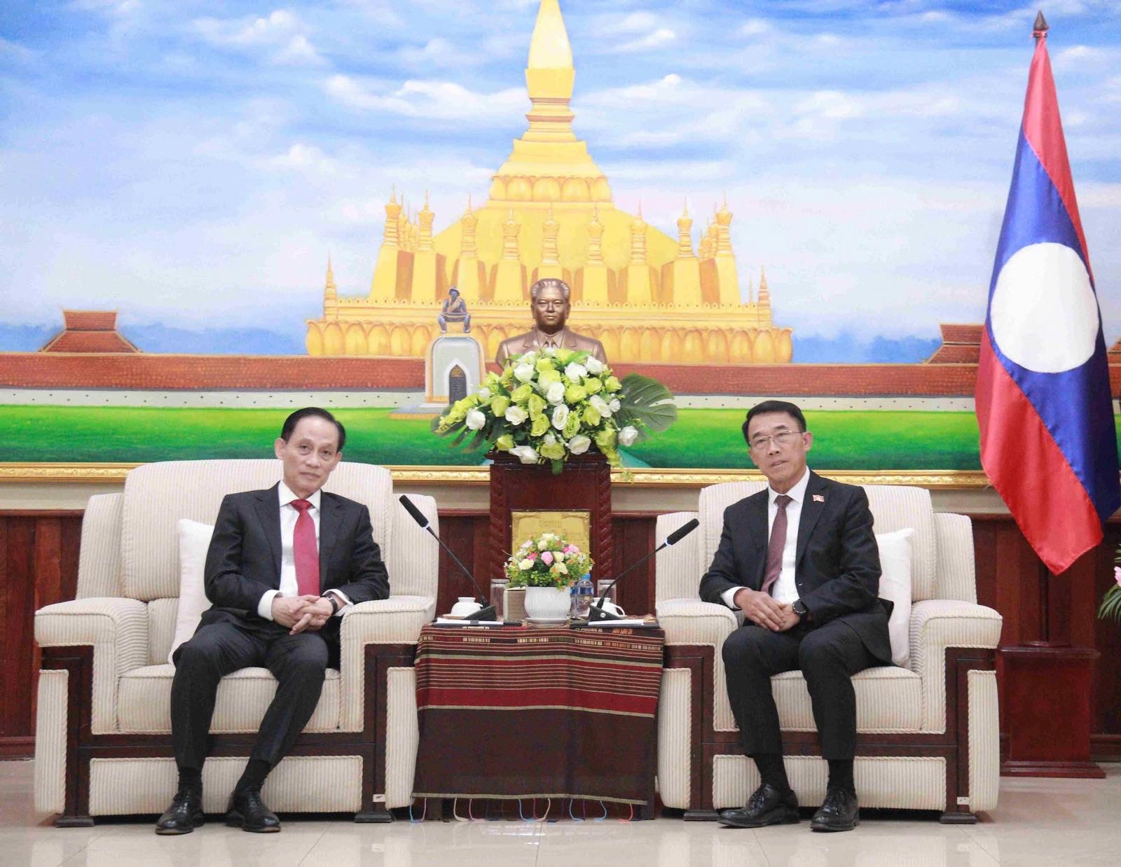 Đặc ph&aacute;i vi&ecirc;n của Tổng B&iacute; thư T&ocirc; L&acirc;m sang L&agrave;o ch&uacute;c mừng th&agrave;nh c&ocirc;ng Đại hội Đảng - Ảnh 1.