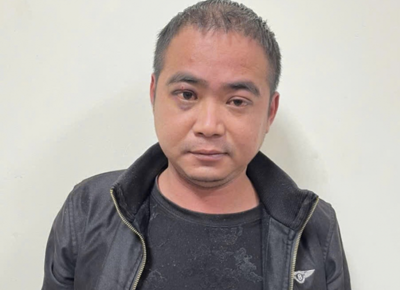 Nguyên nhân chồng dùng dao truy sát vợ và con gái tại quán cắt tóc - Ảnh 1.