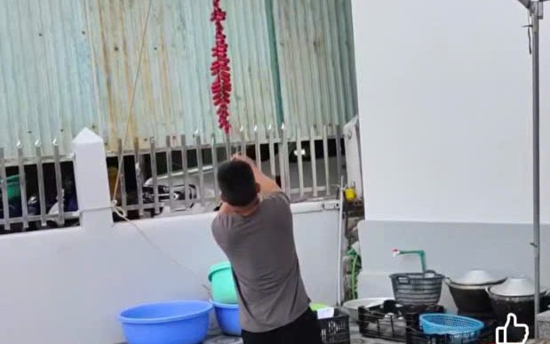 Bé trai 13 tuổi ôm mặt chạy về báo gia đình sau khi cùng bạn nghịch pháo - Ảnh 2.