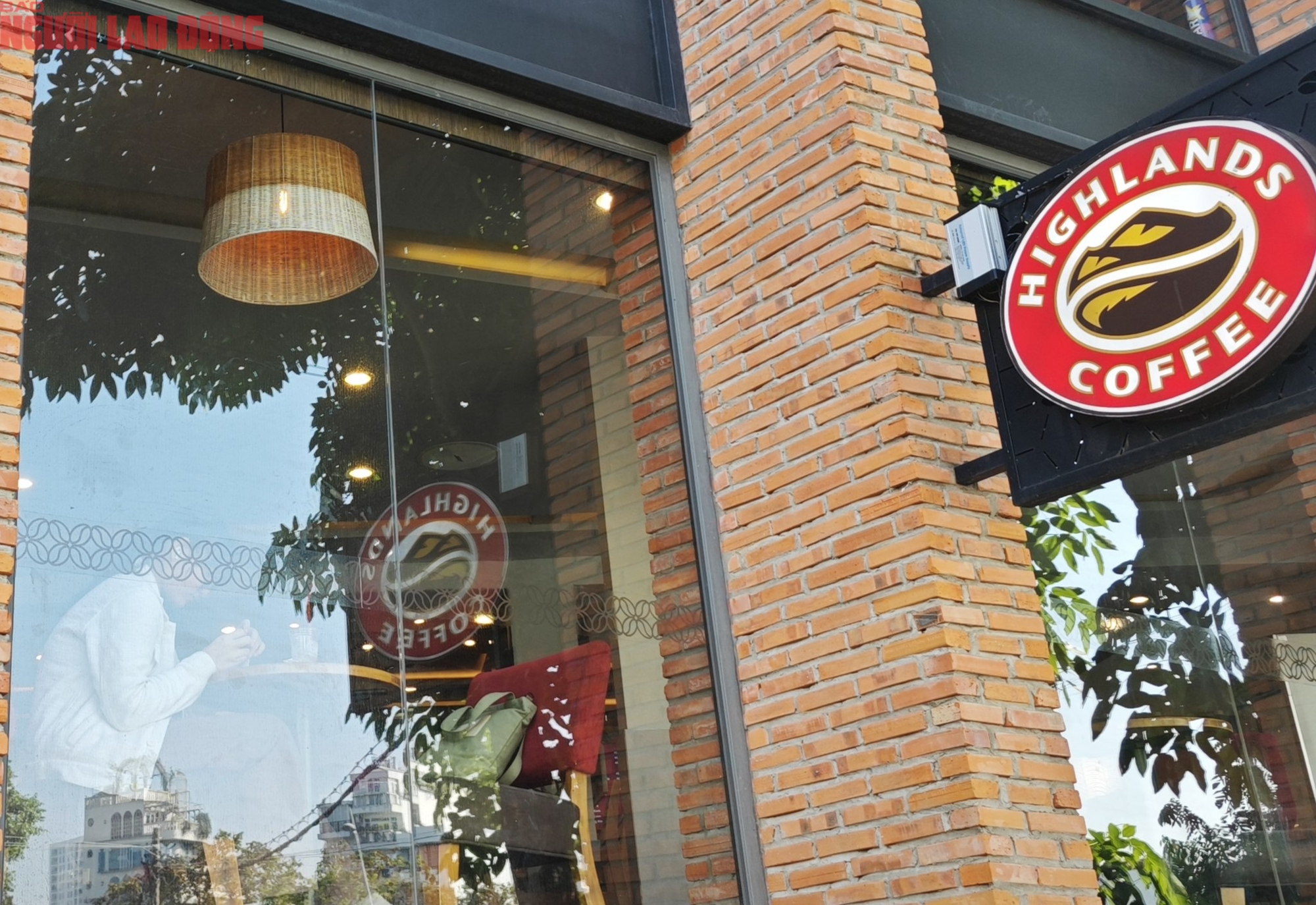 Highlands Coffee l&ecirc;n tiếng vụ đồ hộp Hạ Long: Kh&ocirc;ng sử dụng sản phẩm thịt heo - Ảnh 2.