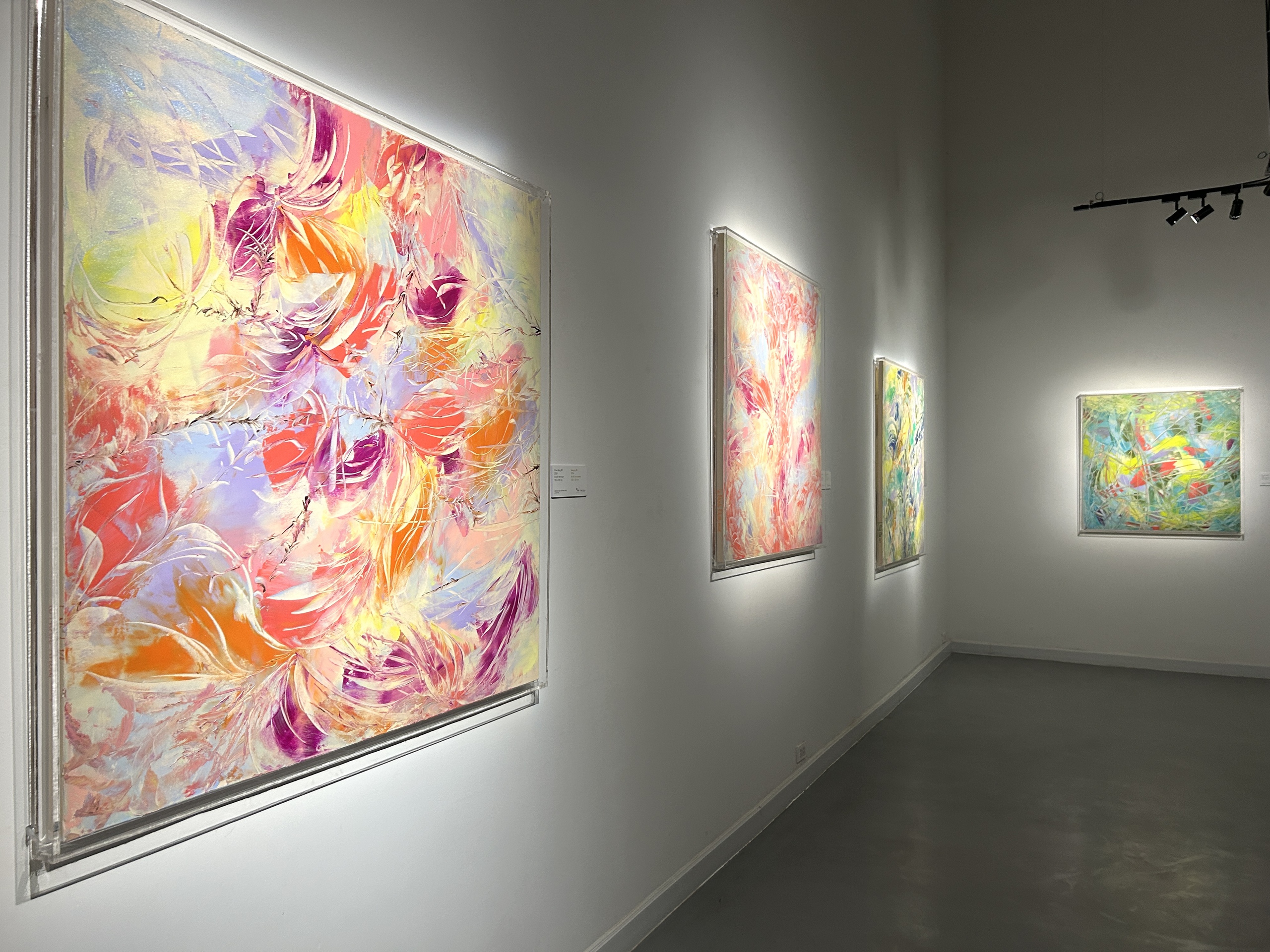 Lê Minh Khoa "chào sân" hội họa  - Ảnh 4.