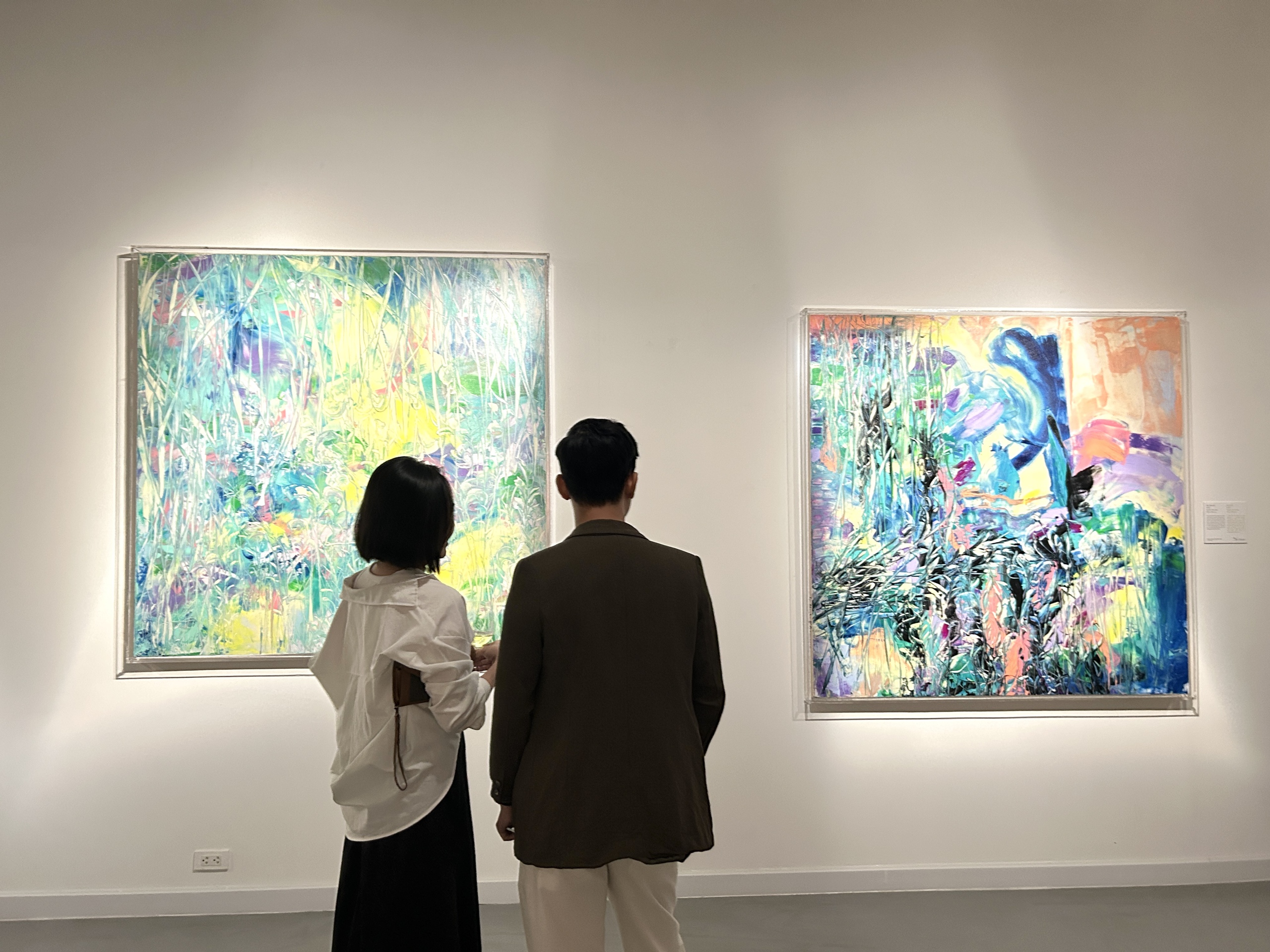 Lê Minh Khoa "chào sân" hội họa  - Ảnh 2.