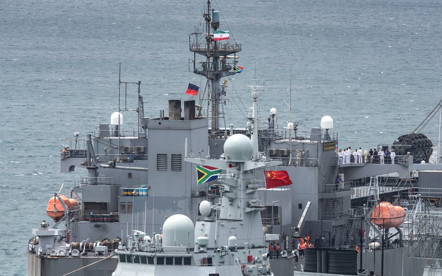 Bị Mỹ chỉ trích “xích lại gần Iran”, Nam Phi mở cuộc điều tra - Ảnh 2.