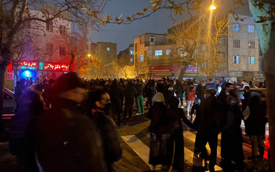 Tổng thống Mỹ Donald Trump tung đòn mạnh vào Iran - Ảnh 2.