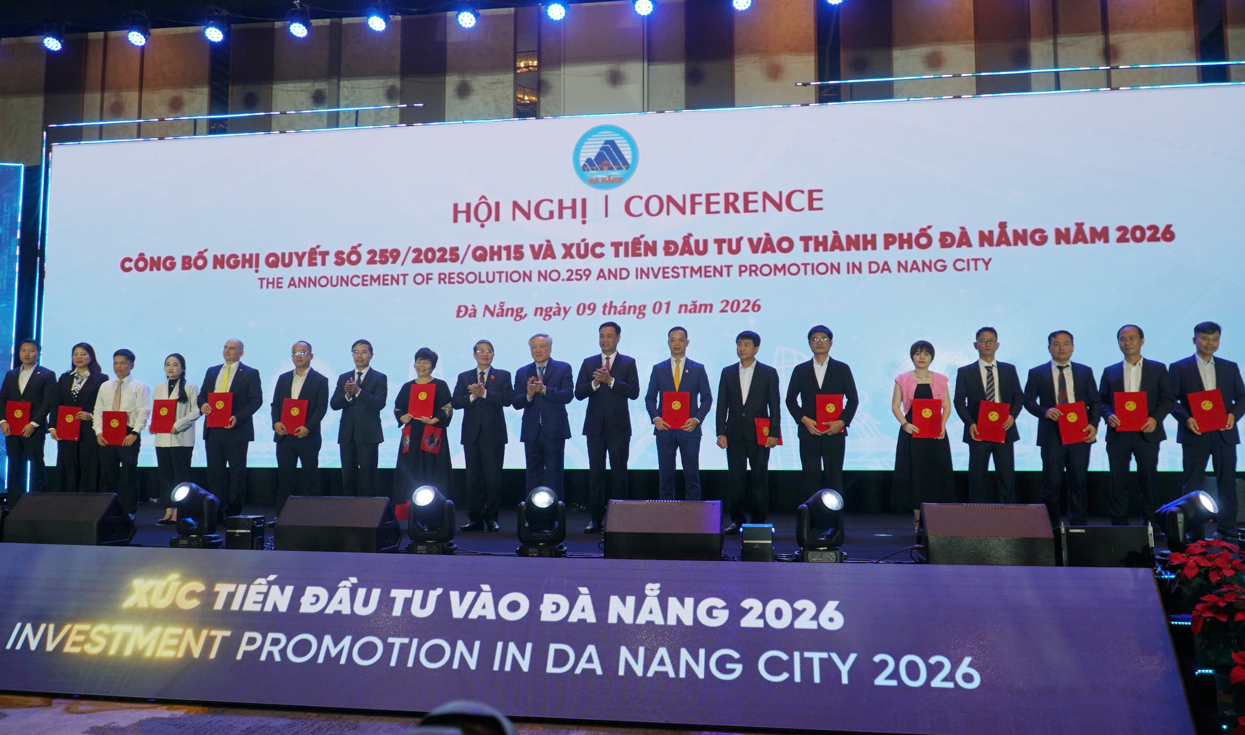 Đà Nẵng thu hút hơn 37.000 tỉ đồng vốn đầu tư, công bố Nghị quyết tạo động lực mới - Ảnh 1. Đà Nẵng thu hút hơn 37.000 tỉ đồng vốn đầu tư, công bố Nghị quyết tạo động lực mới - Ảnh 1.