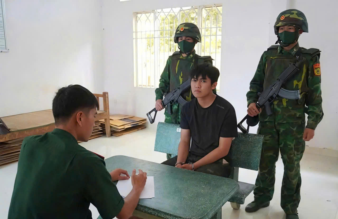 Tiến hành trục xuất người Trung Quốc xuất cảnh trái phép tại Tây Ninh - Ảnh 1.