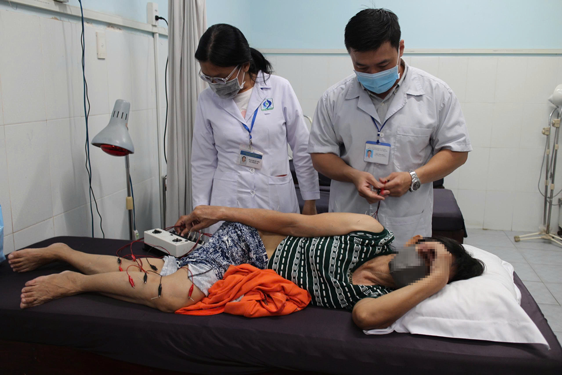 Đột ph&aacute; với y tế gần d&acirc;n - Ảnh 1.