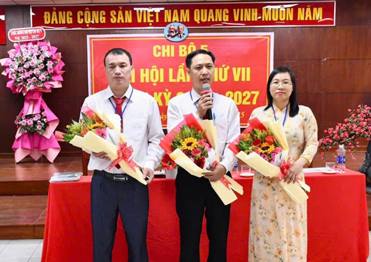 Họ đã cống hiến thầm lặng - Ảnh 3. Họ đã cống hiến thầm lặng - Ảnh 4.