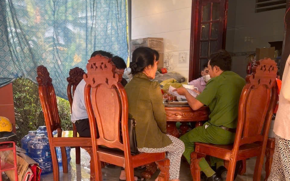 6 Người uống rượu ng&acirc;m ở Đồng Th&aacute;p , 3 ca tử vong do ngộ độc - Ảnh 2.