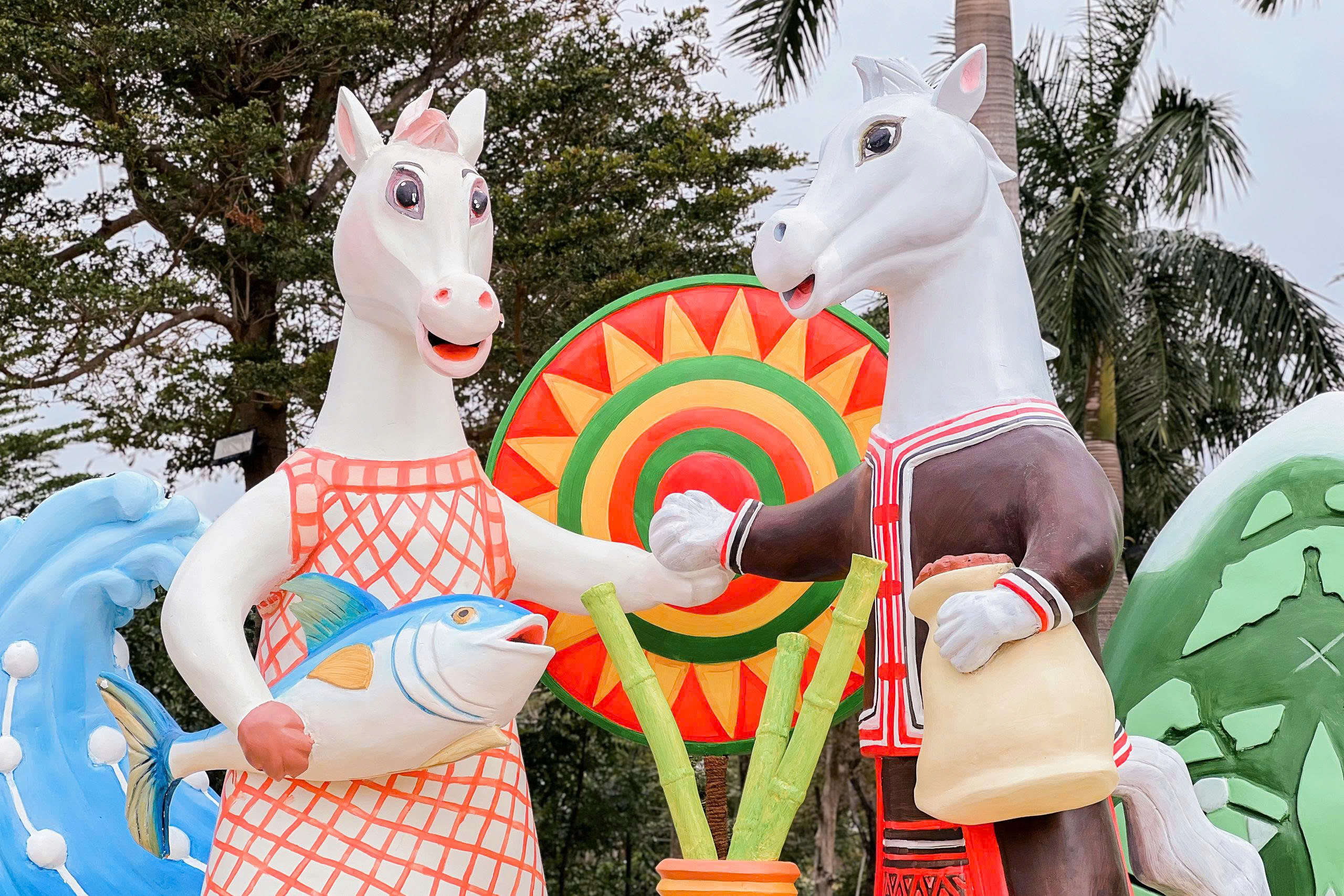 Linh vật ngựa Đắk Lắk tỏa sáng tại đường hoa xuân tuy hòa 2026 - Ảnh 3.