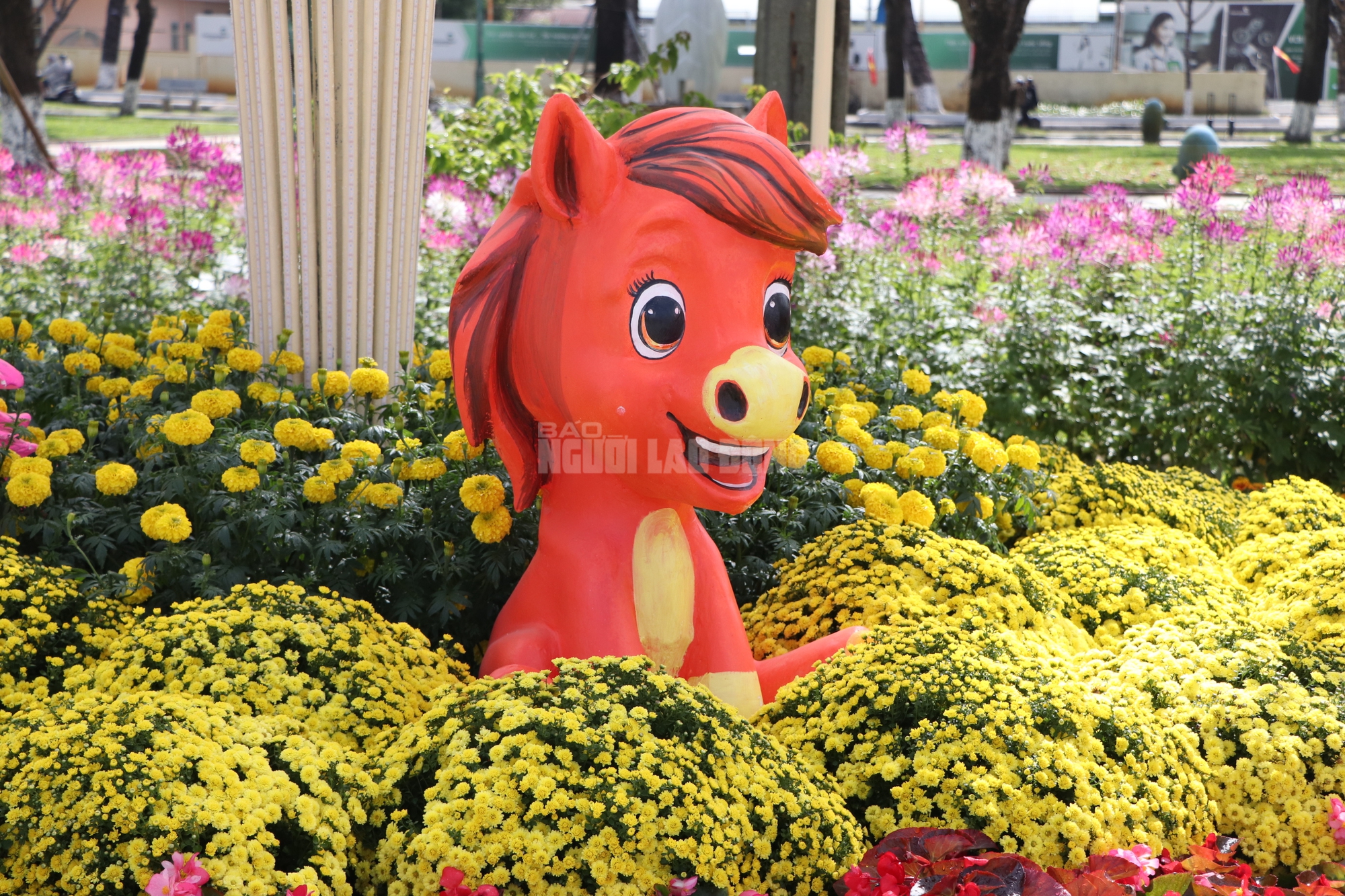 H&igrave;nh tượng Th&aacute;nh Gi&oacute;ng v&agrave; ngựa v&agrave;ng đẹp mắt tại Quảng trường 24 / 3 Đ&agrave; Nẵng - Ảnh 15.