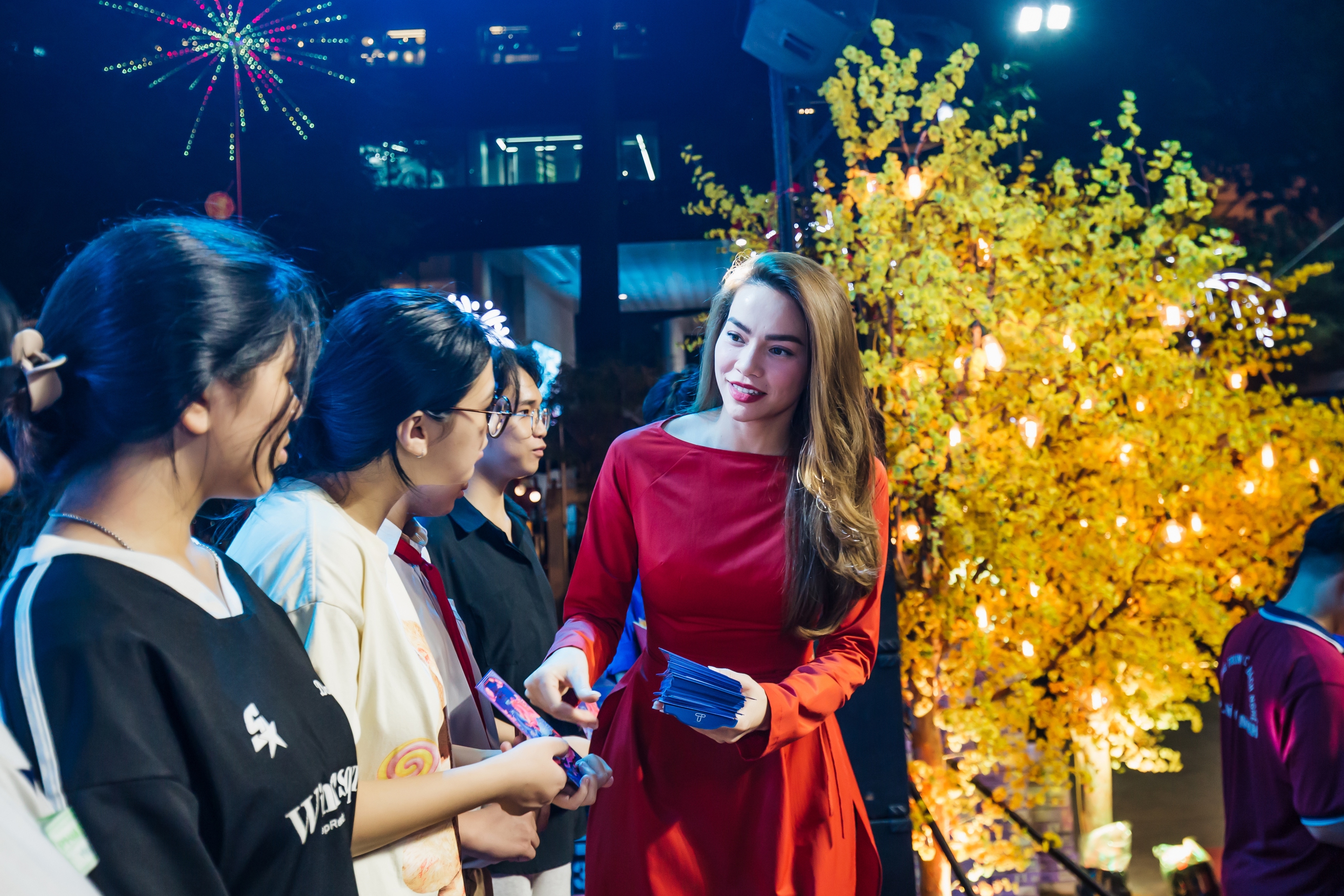 Hàng loạt nghệ sĩ nhận bằng khen - Ảnh 5.