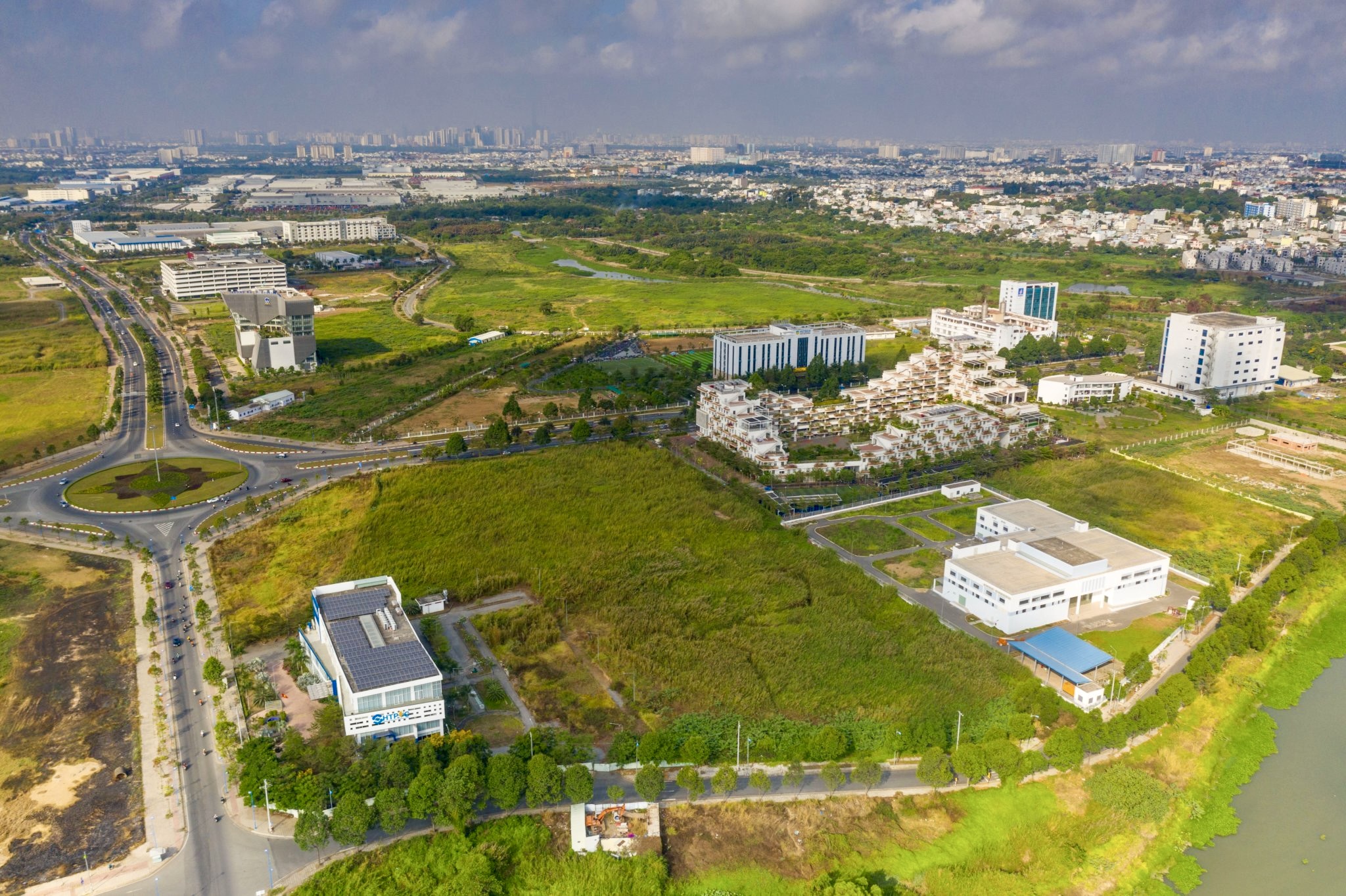 TP HCM thu hút 2 tỉ USD đầu tư vào trung tâm dữ liệu siêu quy mô - Ảnh 1.