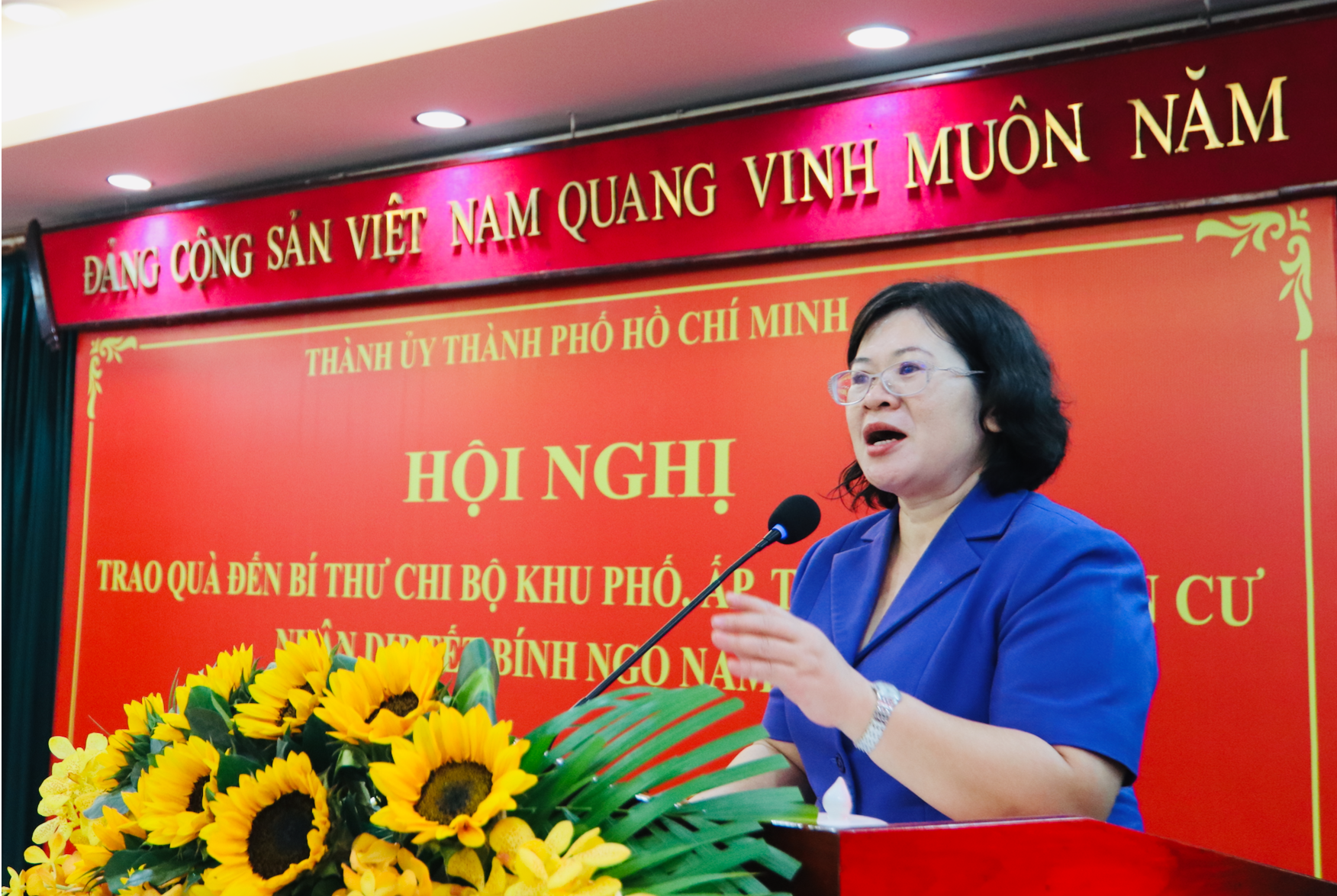 TPHCM dành hơn 1 tỉ đồng tặng quà Tết cho bí thư chi bộ cơ sở - Ảnh 2.