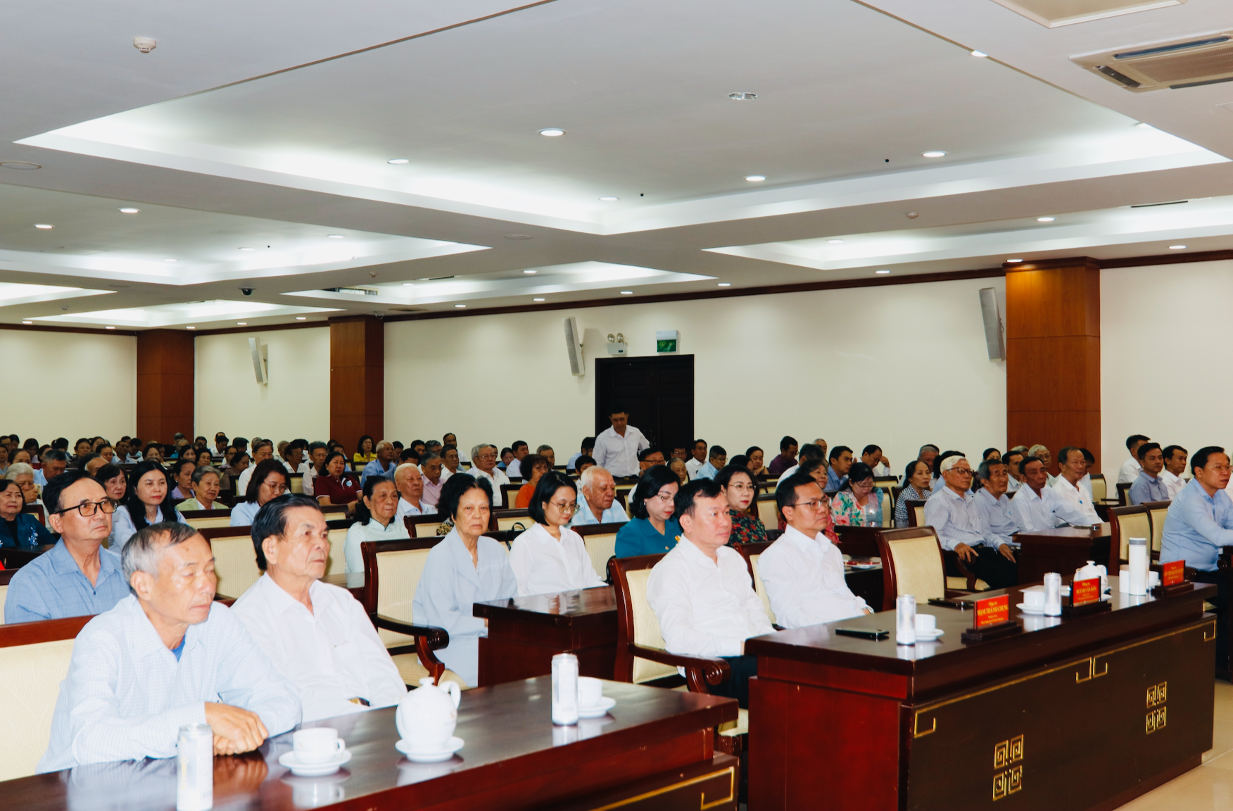 TPHCM dành hơn 1 tỉ đồng tặng quà Tết cho bí thư chi bộ cơ sở - Ảnh 1.