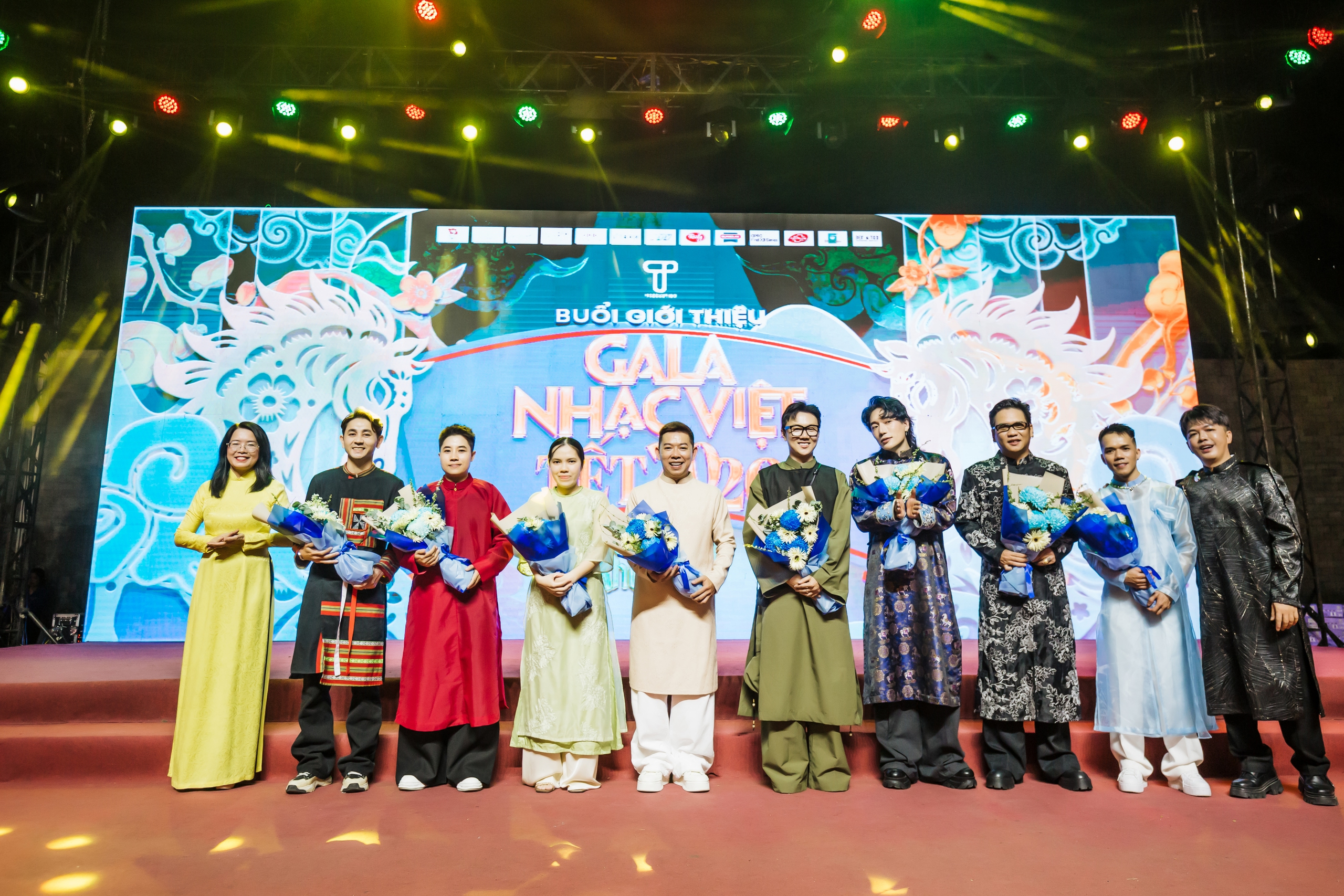 Hàng loạt nghệ sĩ nhận bằng khen - Ảnh 3.