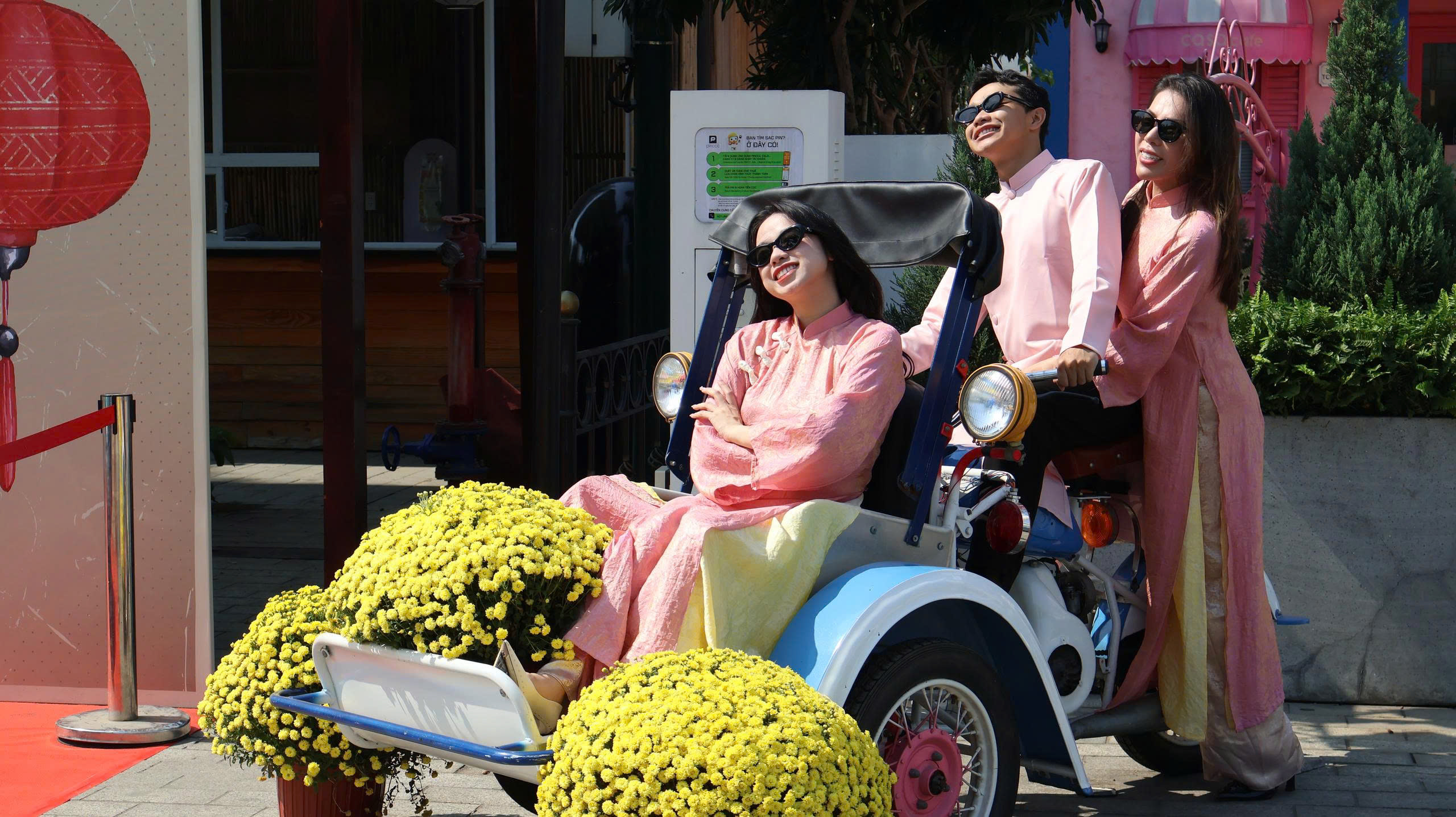 Trưng bày xe cổ miễn phí hút khách tham quan dịp Tết ở TP HCM   - Ảnh 1.