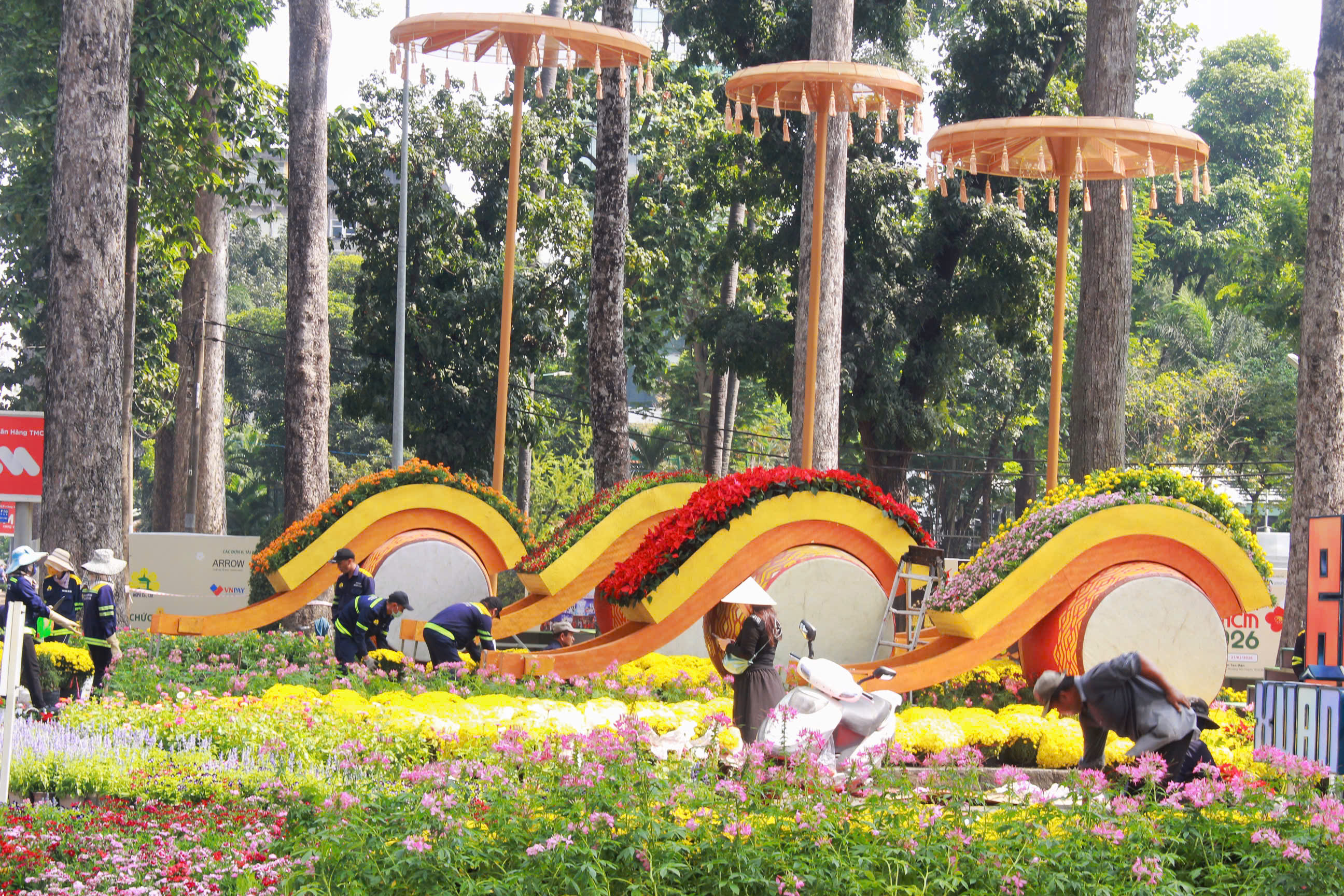 Lộ diện Cụm linh vật Tam mã tại Hội hoa xuân TPHCM 2026 - Ảnh 9.