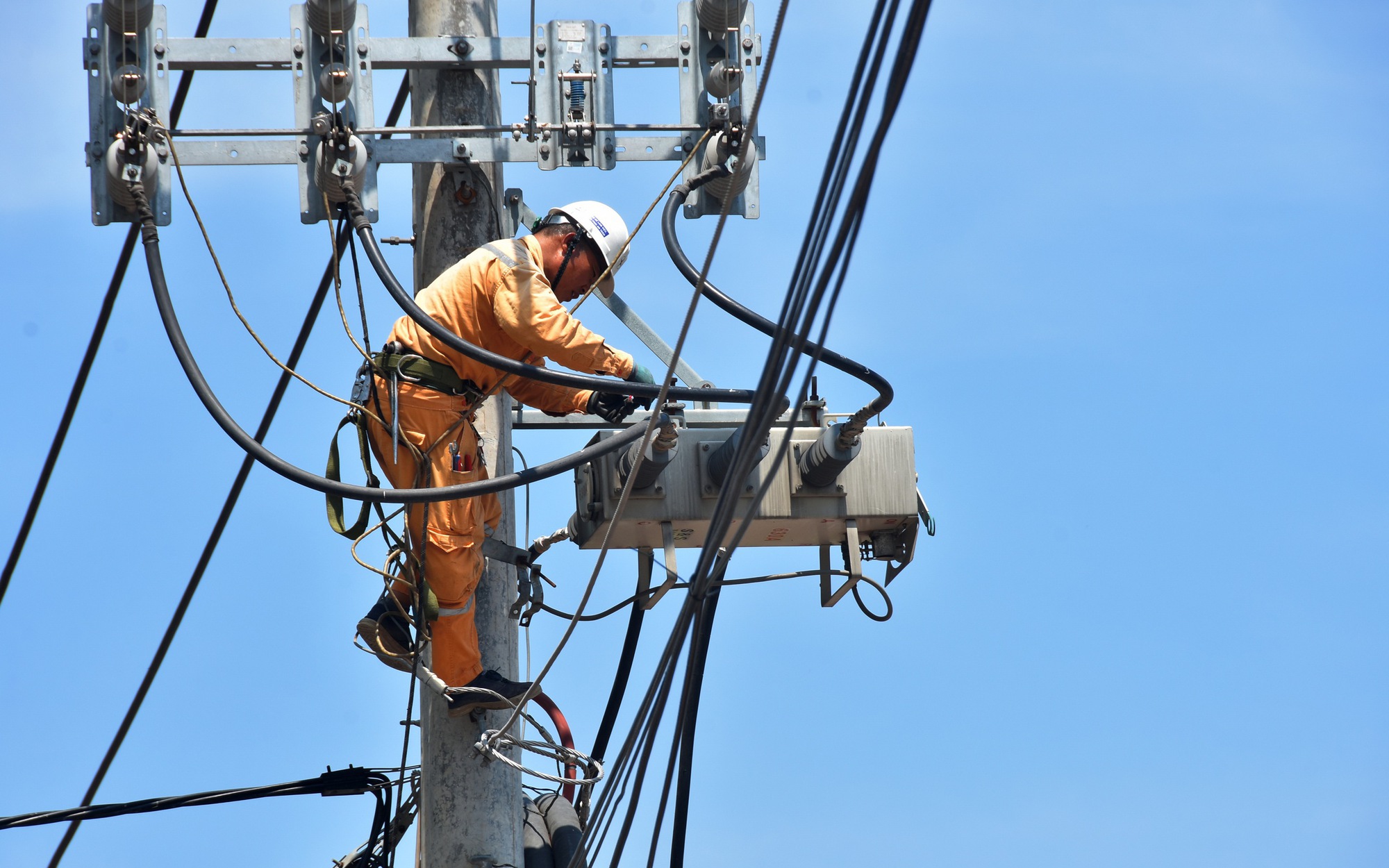 Bộ C&ocirc;ng Thương xem x&eacute;t gi&aacute; điện trung t&acirc;m dữ liệu theo kiến nghị của Viettel , VNPT , FPT - Ảnh 2.