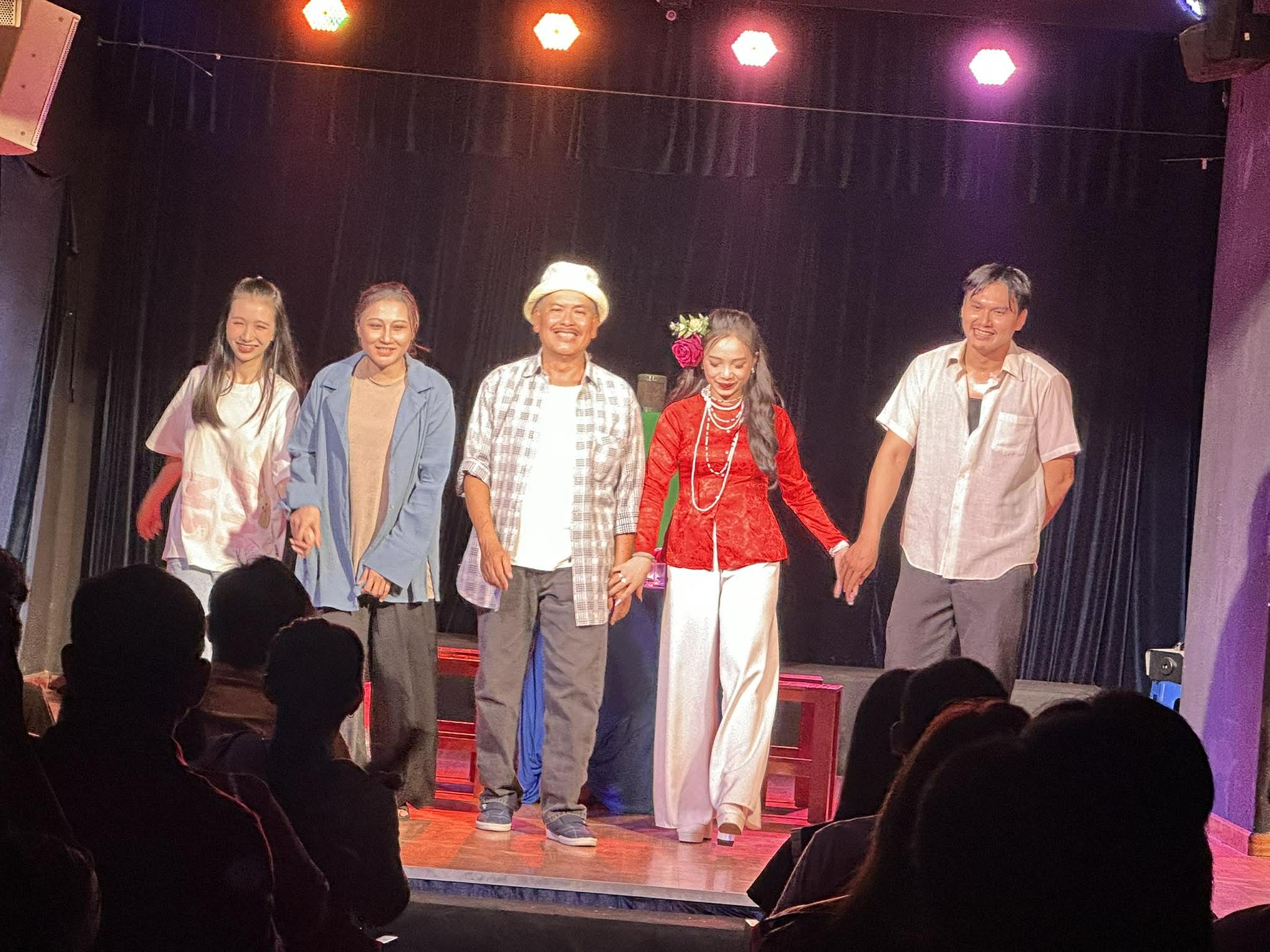 NS Hữu Nghĩa và hóa thân 4 vai hài duyên dáng đón xuân - Ảnh 2.