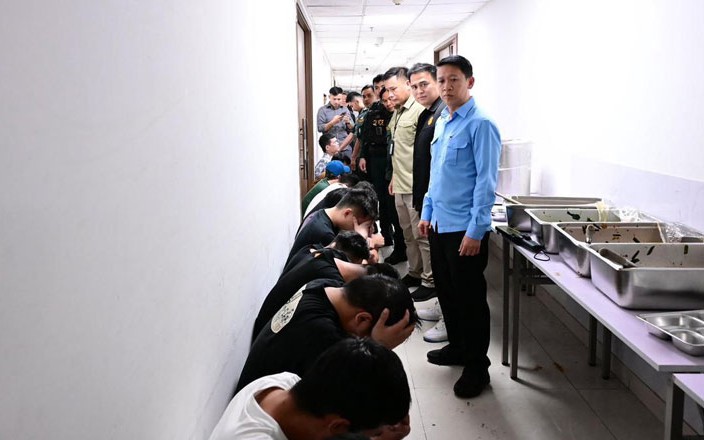 Nạn nh&acirc;n ồ ạt th&aacute;o chạy khỏi &ldquo;khu lừa đảo&rdquo; ở Campuchia - Ảnh 3.